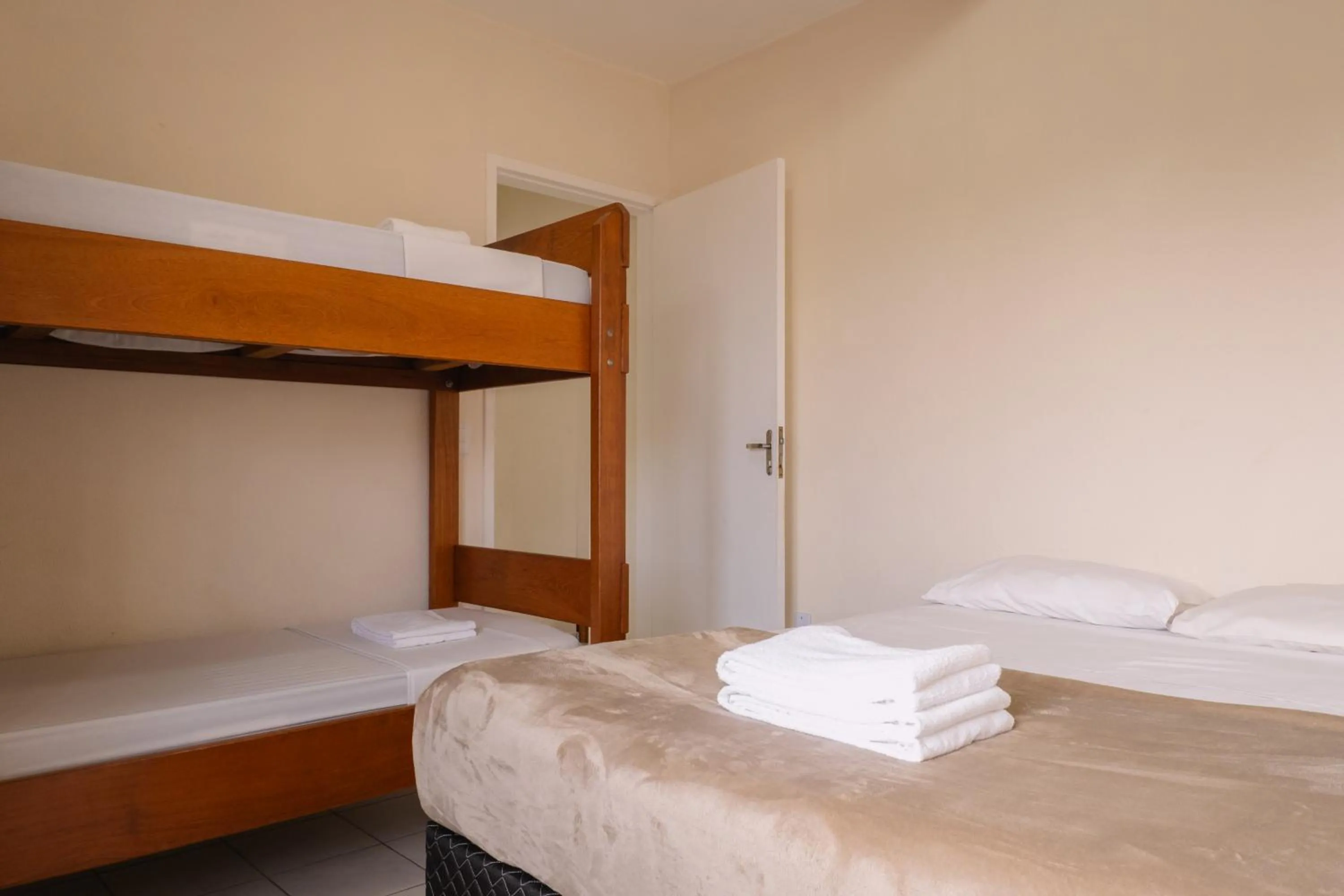 Bed in HANNA Amsterdam Hotel & Eventos