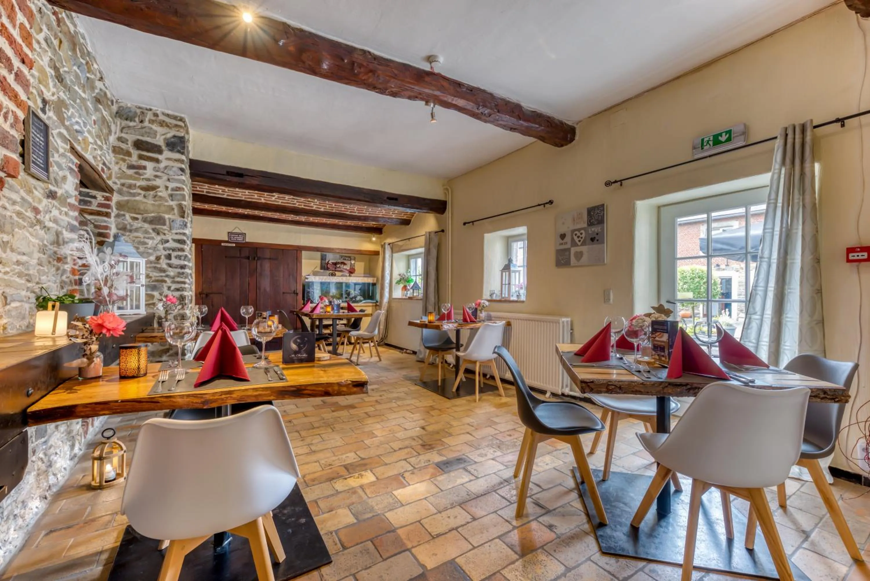 Restaurant/places to eat in Centre Au Chardon