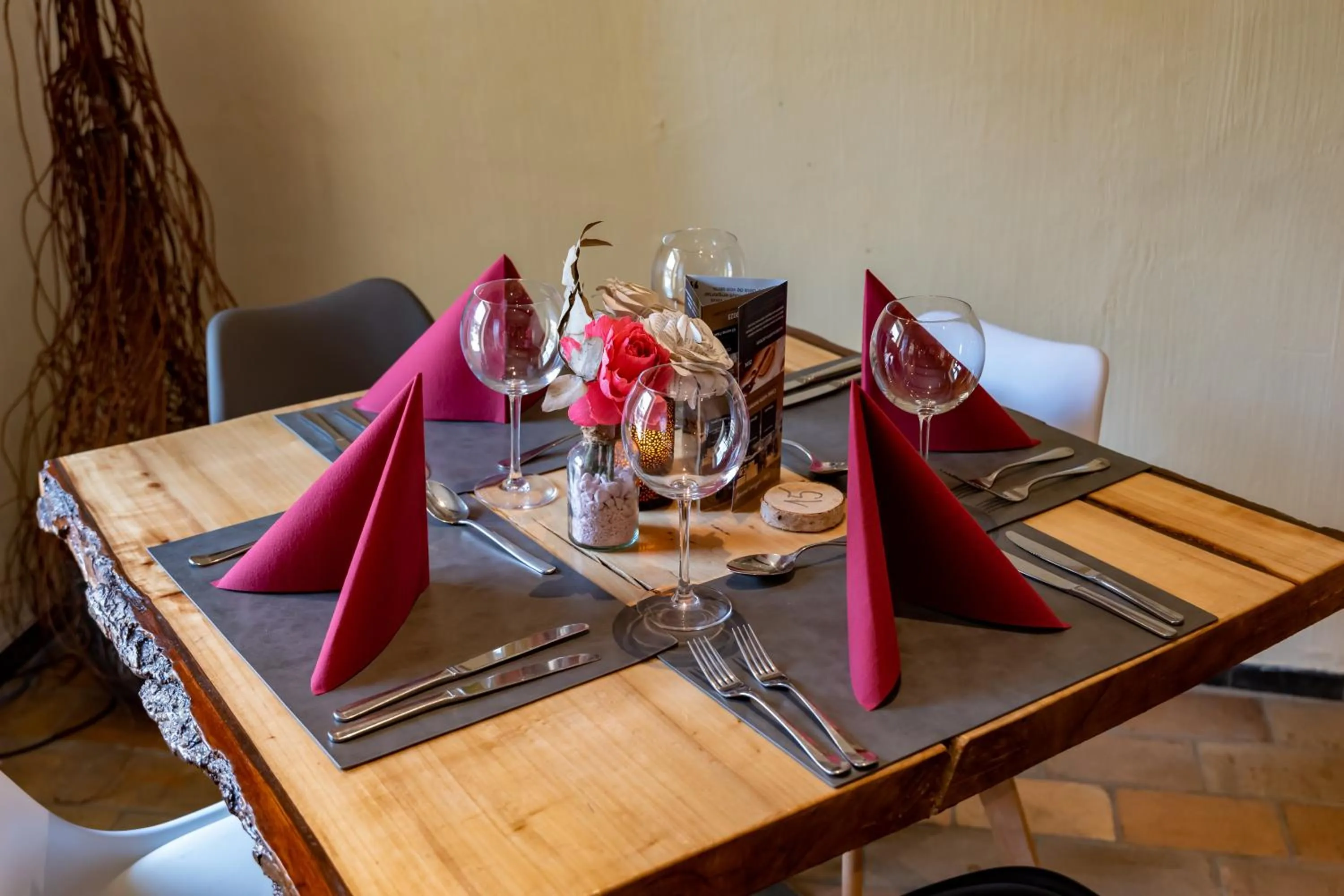 Restaurant/places to eat in Centre Au Chardon