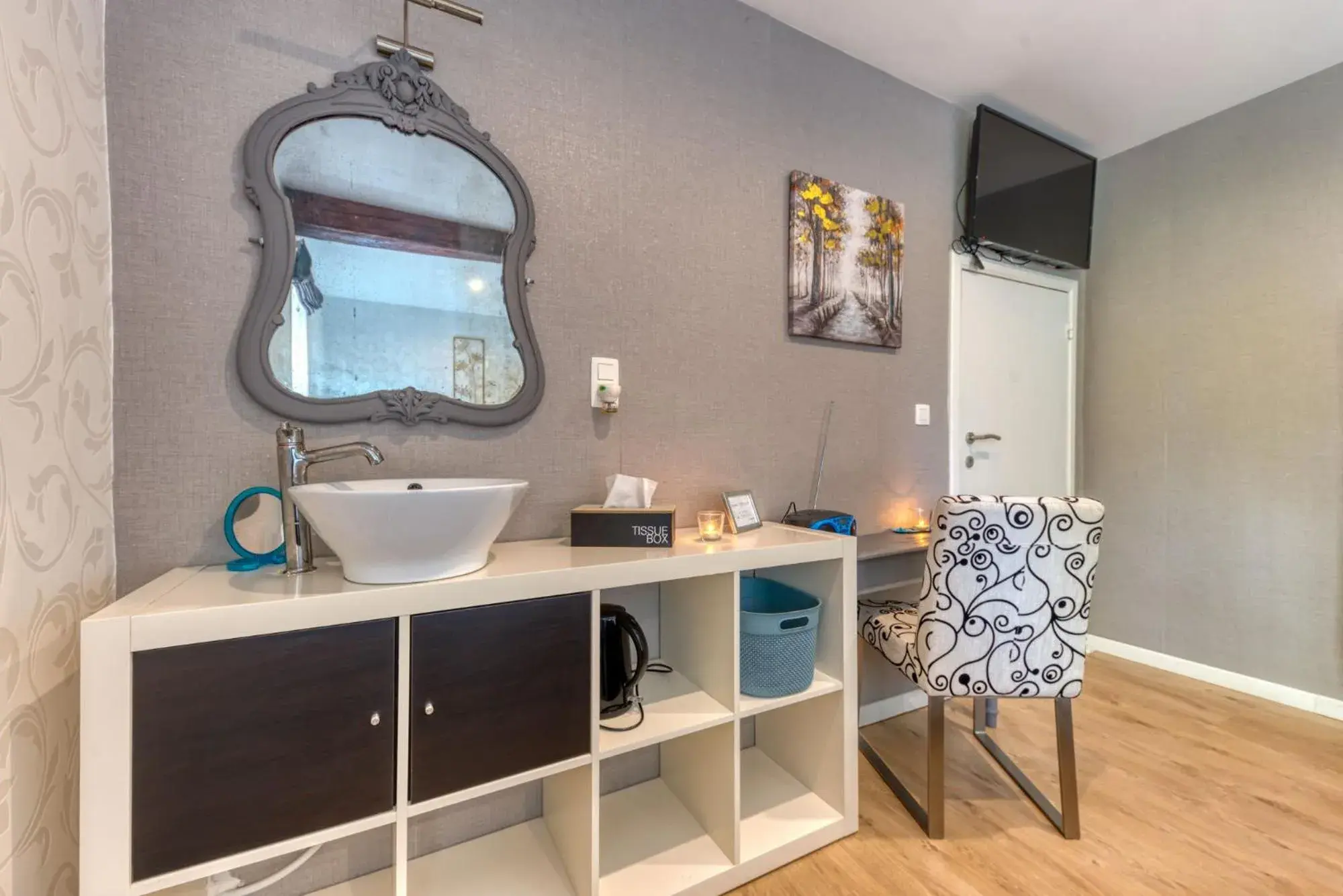 Double Room with Private External Bathroom in Centre Au Chardon Double Room with Private External Bathroom in Centre Au Chardon