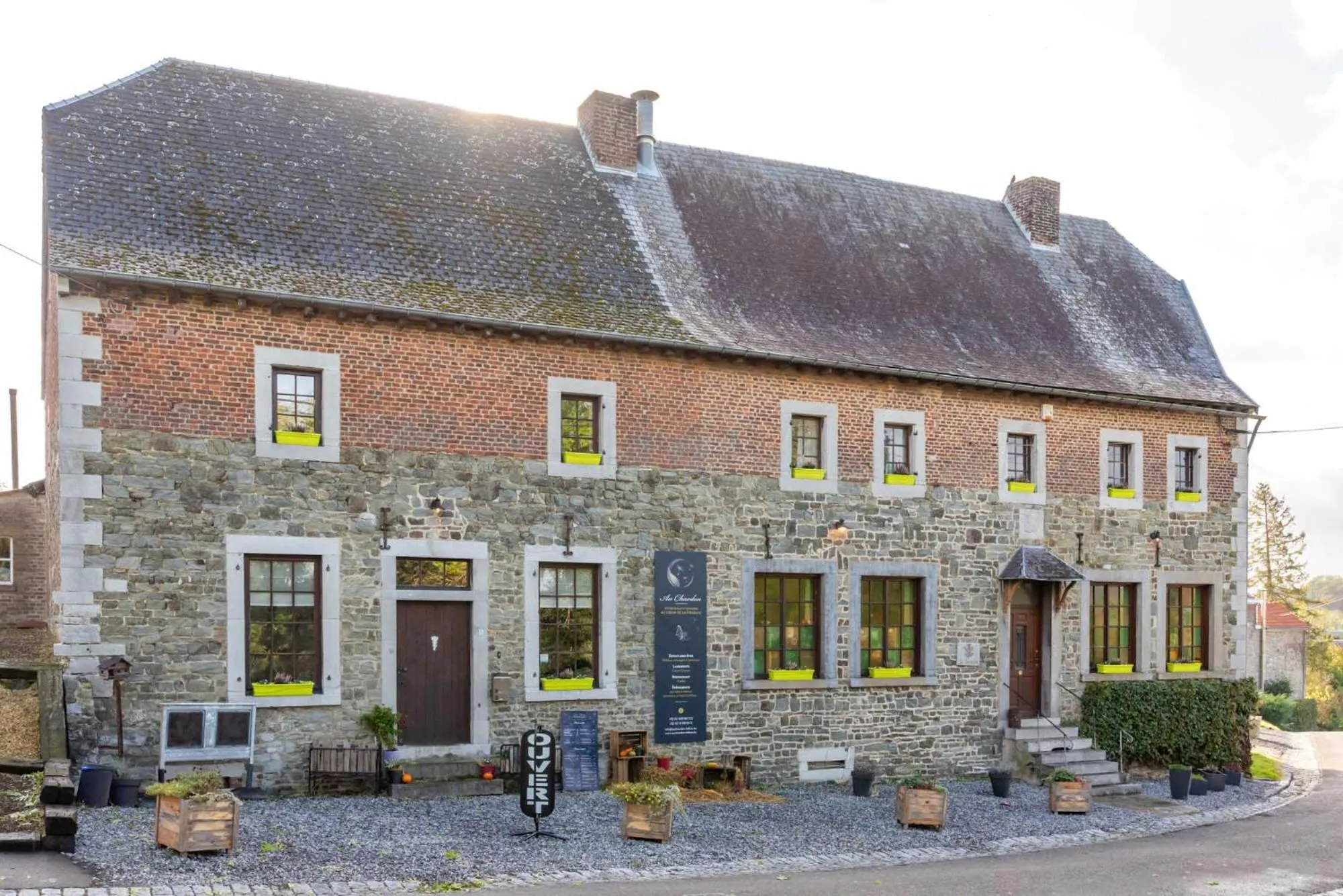 Property building in Centre Au Chardon