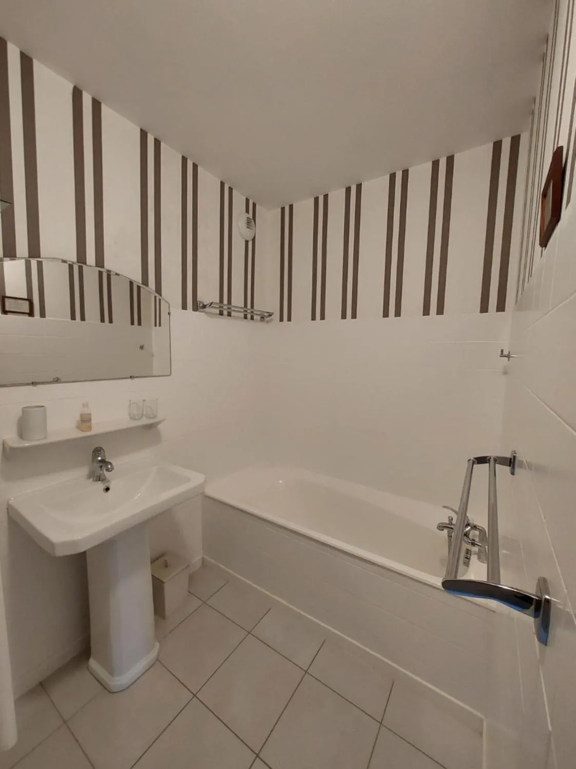 Bathroom in MAISON DE MARQUAY-MAISON D'HOTES
