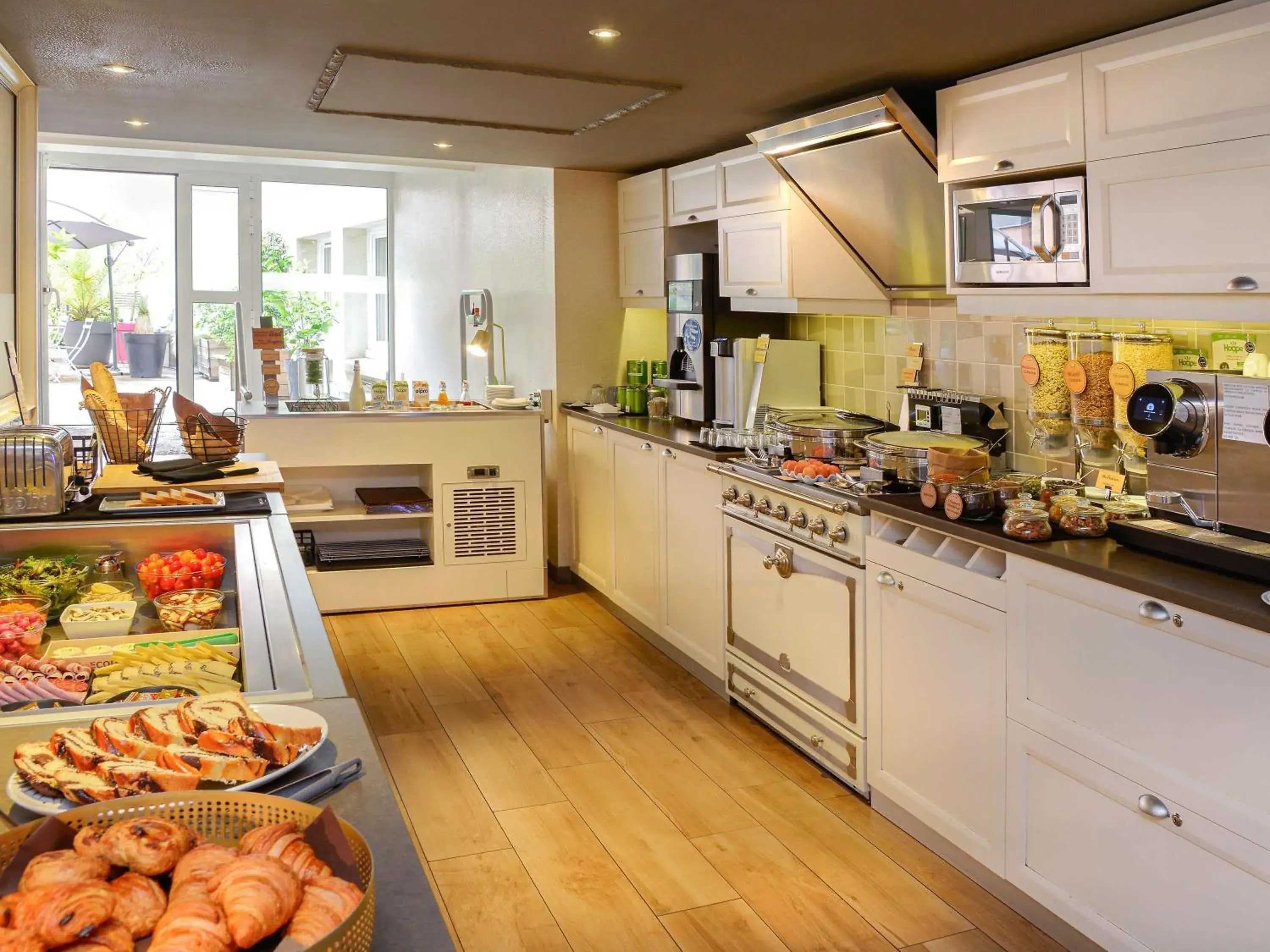 Property building in Mercure Toulouse Centre Wilson Capitole Property building in Mercure Toulouse Centre Wilson Capitole