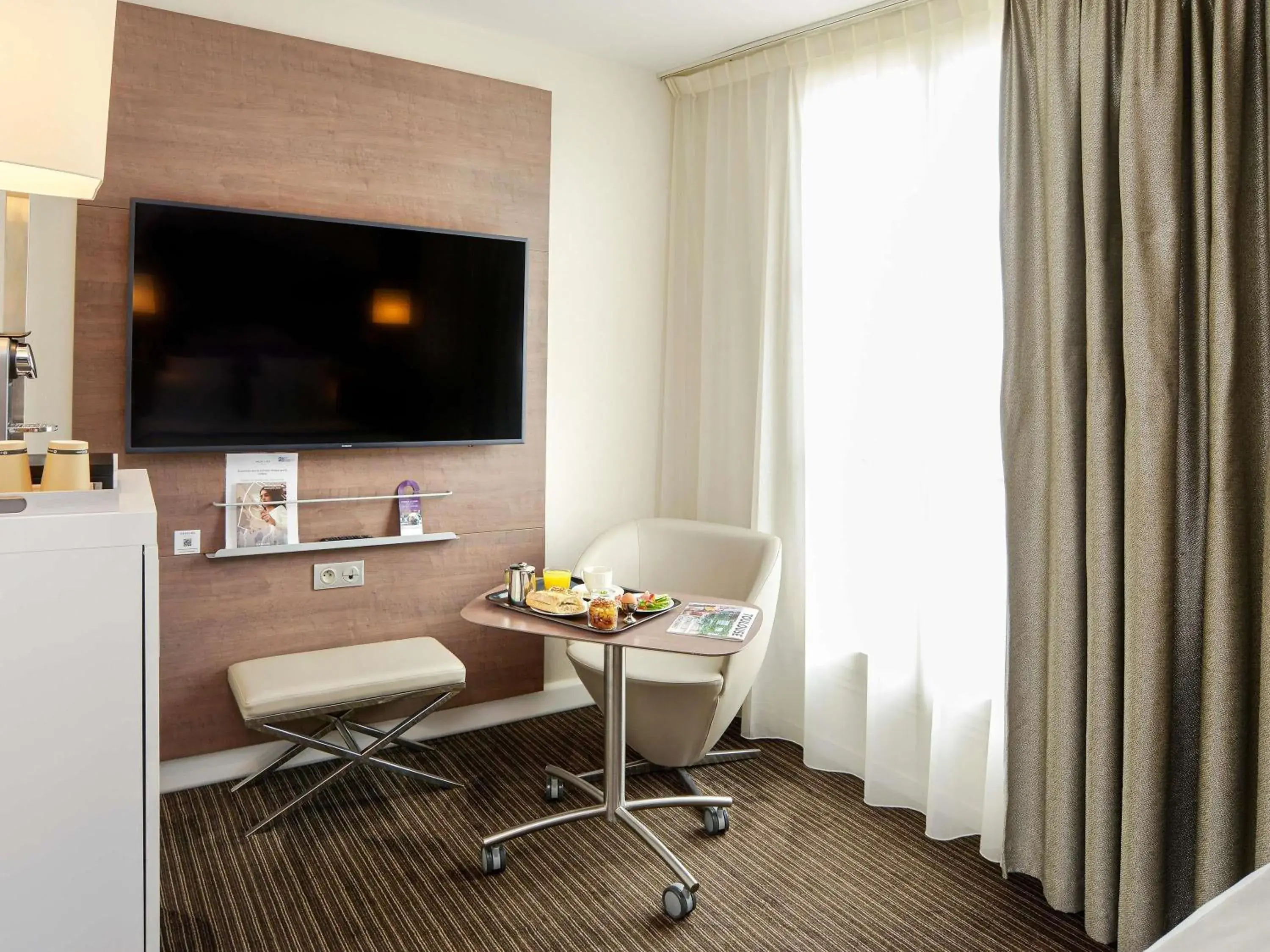 Bedroom in Mercure Toulouse Centre Wilson Capitole Bedroom in Mercure Toulouse Centre Wilson Capitole