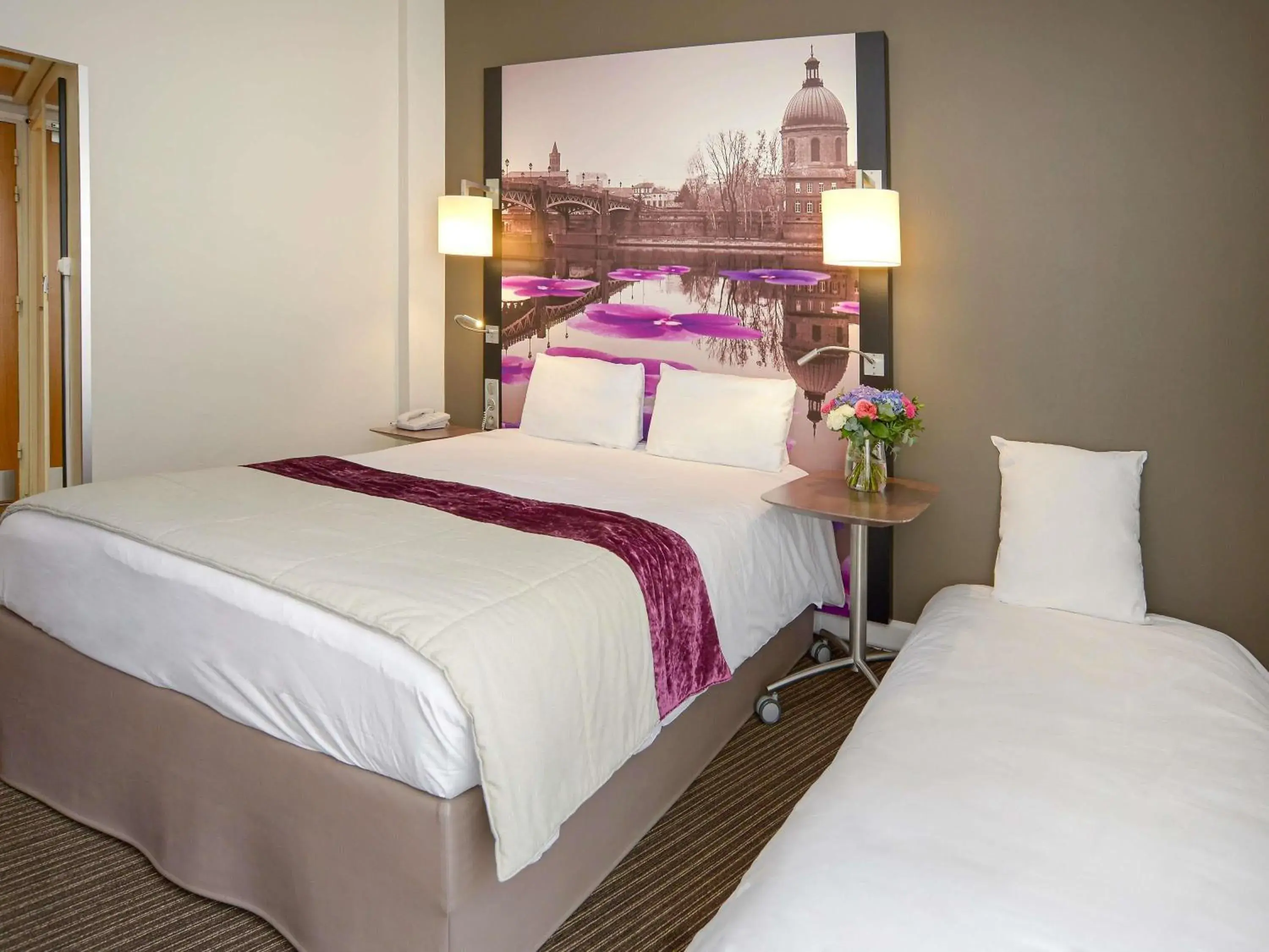 Bedroom, Bed in Mercure Toulouse Centre Wilson Capitole Bedroom, Bed in Mercure Toulouse Centre Wilson Capitole