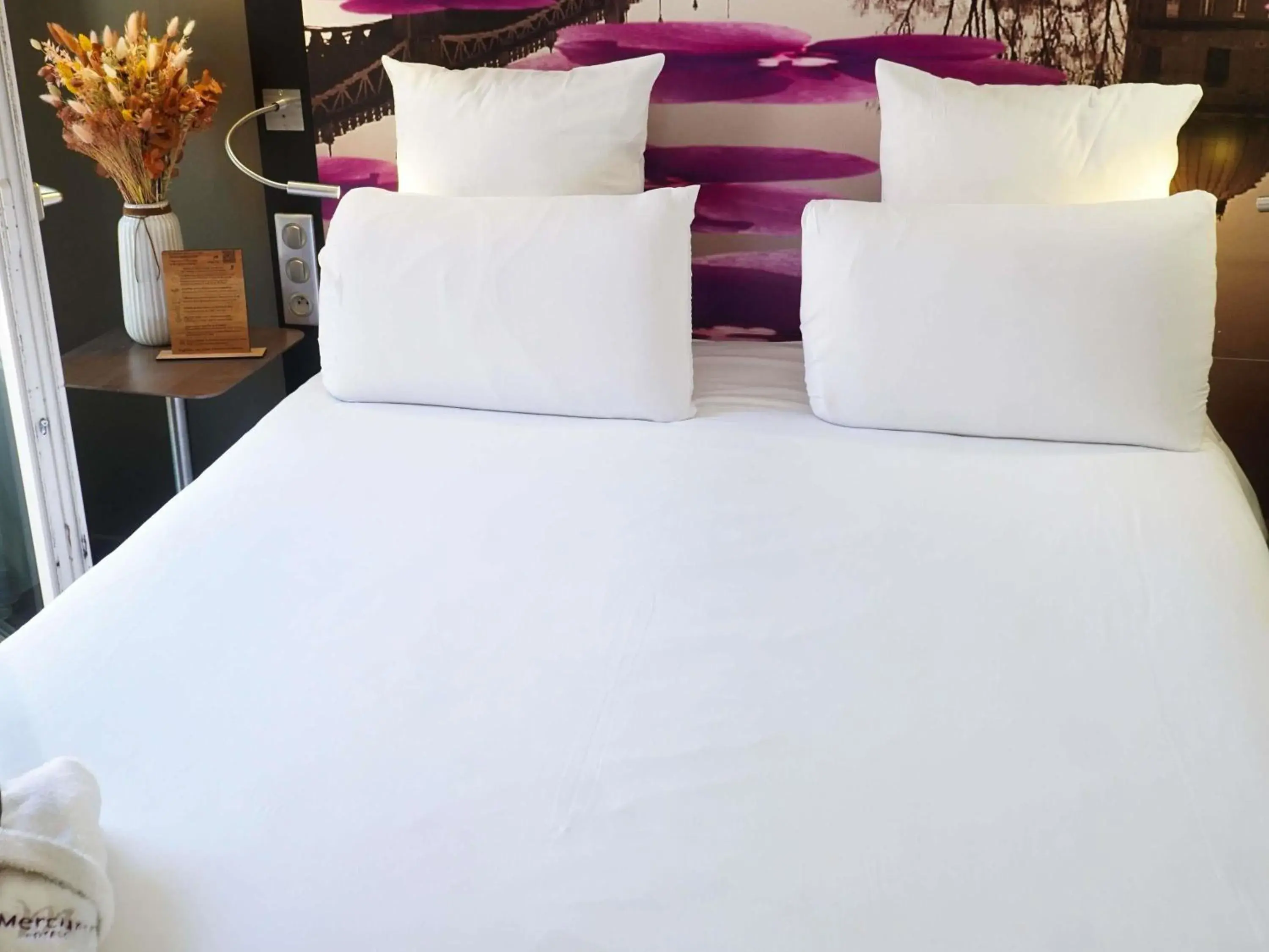 Bedroom, Bed in Mercure Toulouse Centre Wilson Capitole Bedroom, Bed in Mercure Toulouse Centre Wilson Capitole