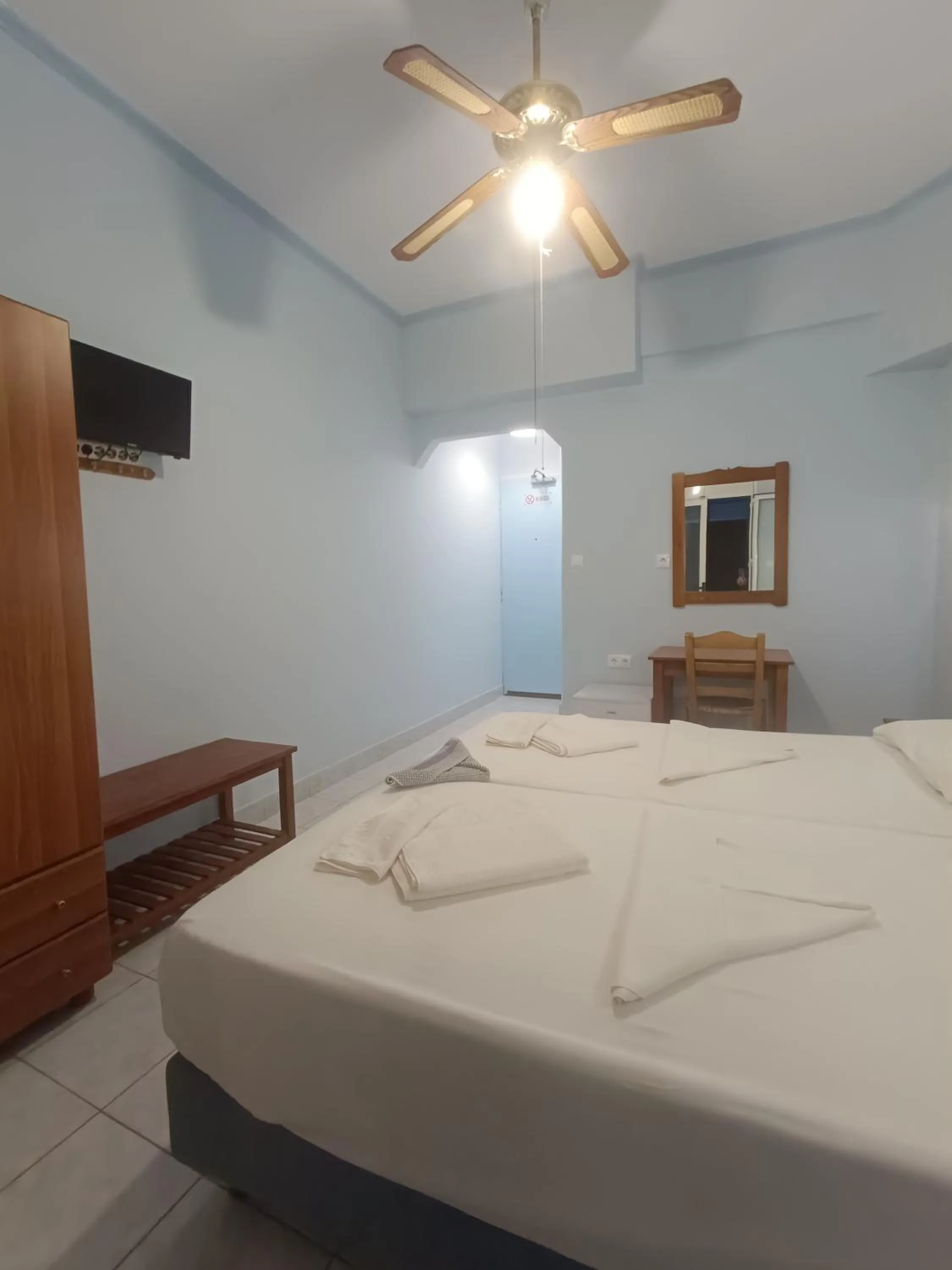 TV and multimedia, Bed in Hotel Asteria