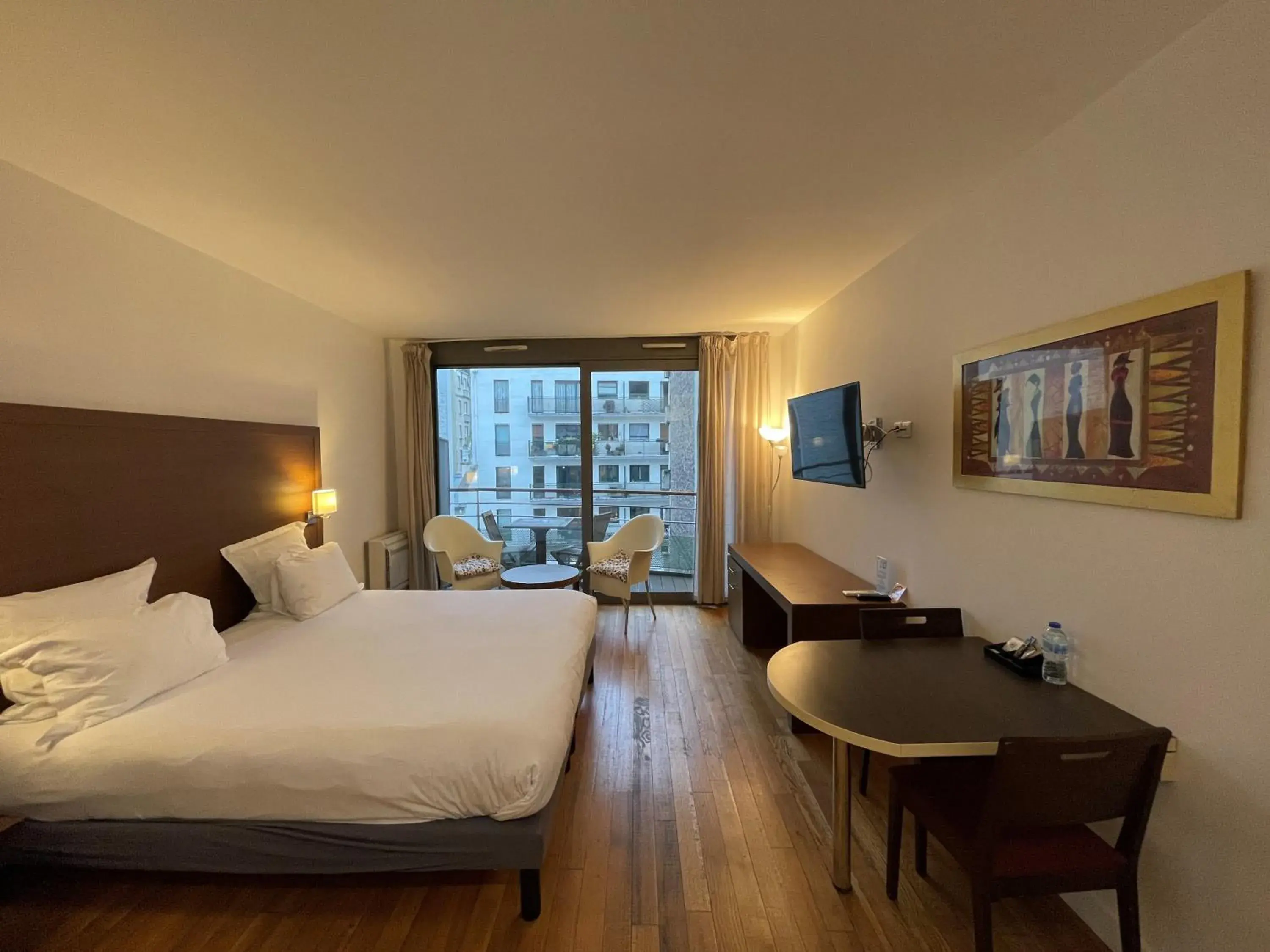 Photo of the whole room, Bed in Residhotel Imperial Rennequin Photo of the whole room, Bed in Residhotel Imperial Rennequin