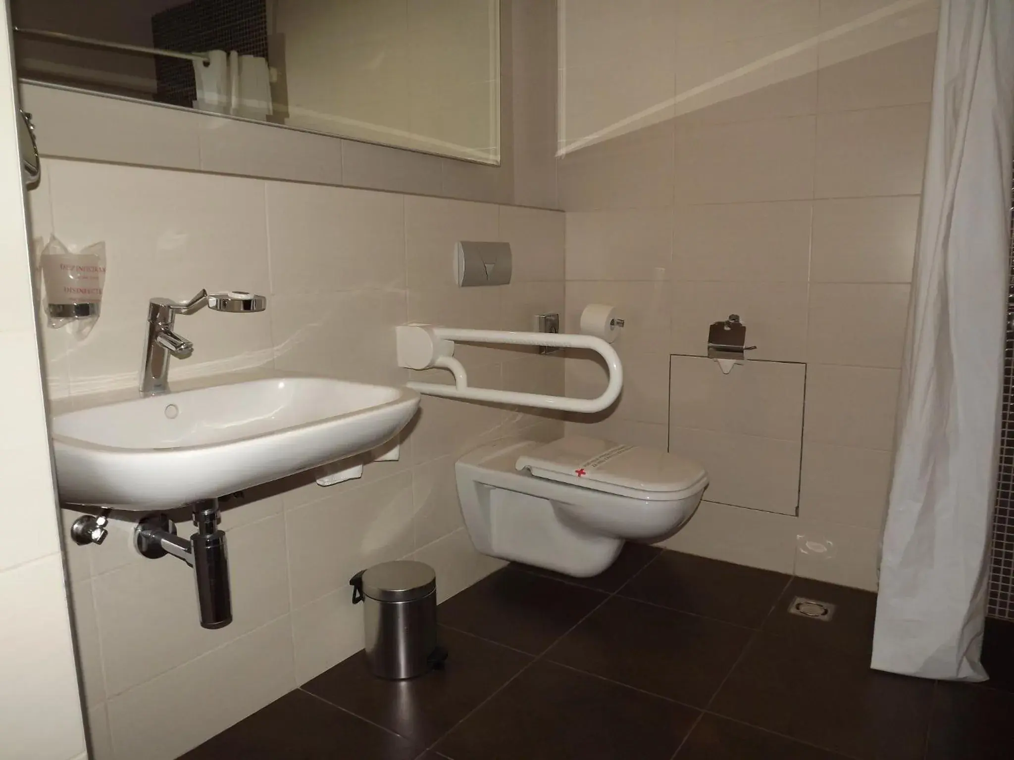 Double or Twin Room - single occupancy - Disability Access in Hotel Aurel Double or Twin Room - single occupancy - Disability Access in Hotel Aurel