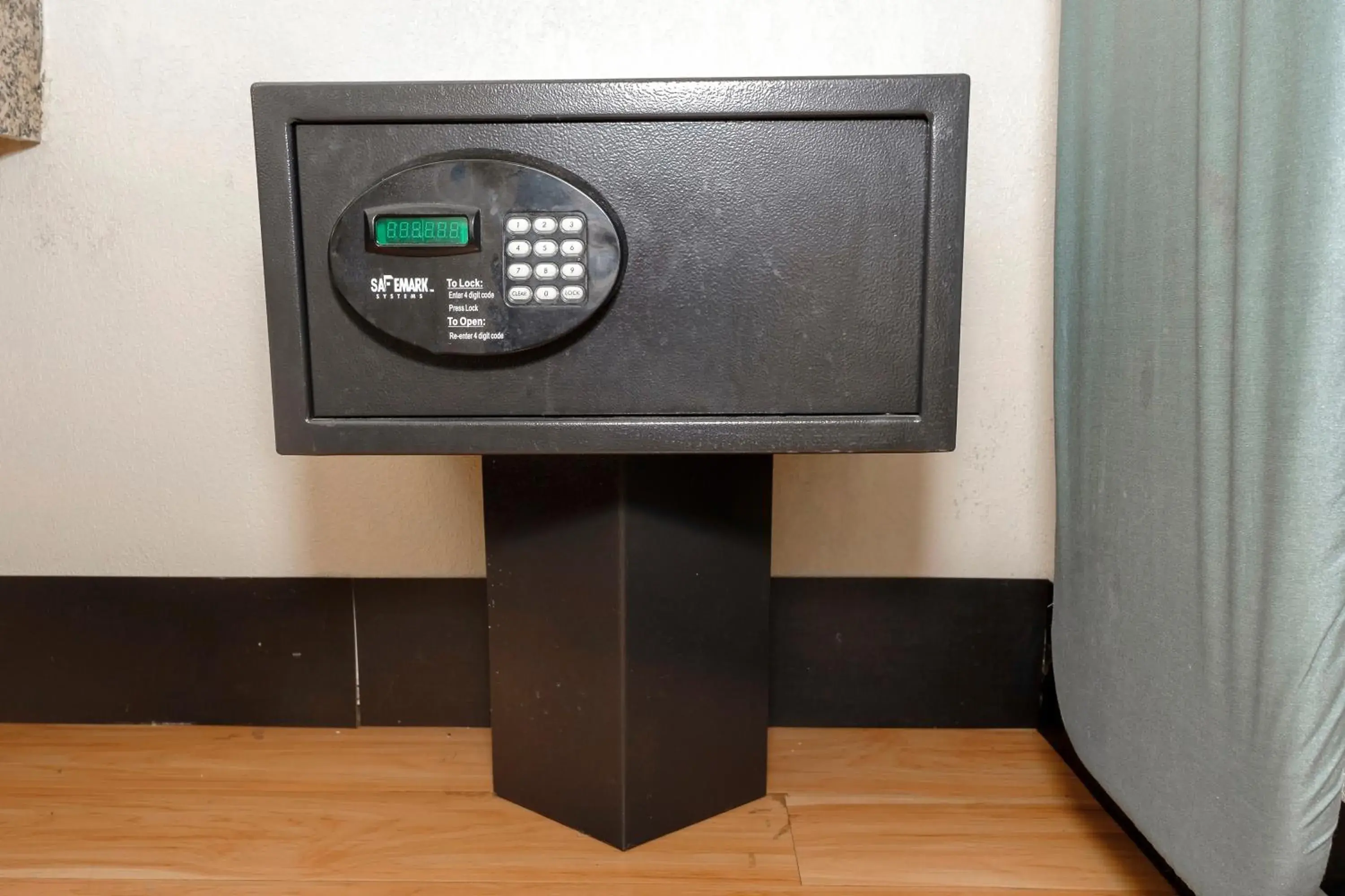 Photo of the whole room in Red Roof Inn Atlanta - Suwanee/Mall of Georgia Photo of the whole room in Red Roof Inn Atlanta - Suwanee/Mall of Georgia