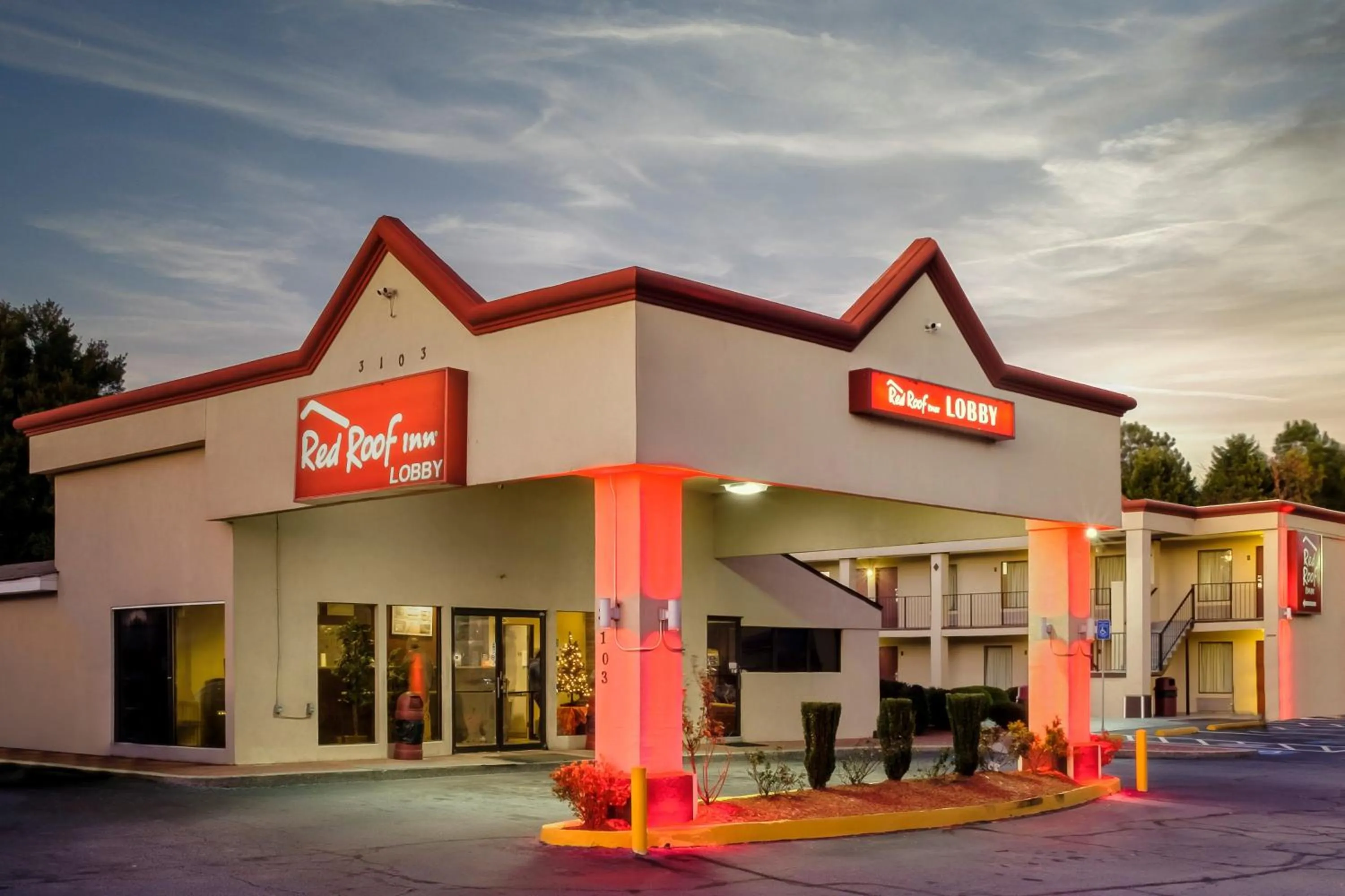 Property building in Red Roof Inn Atlanta - Suwanee/Mall of Georgia