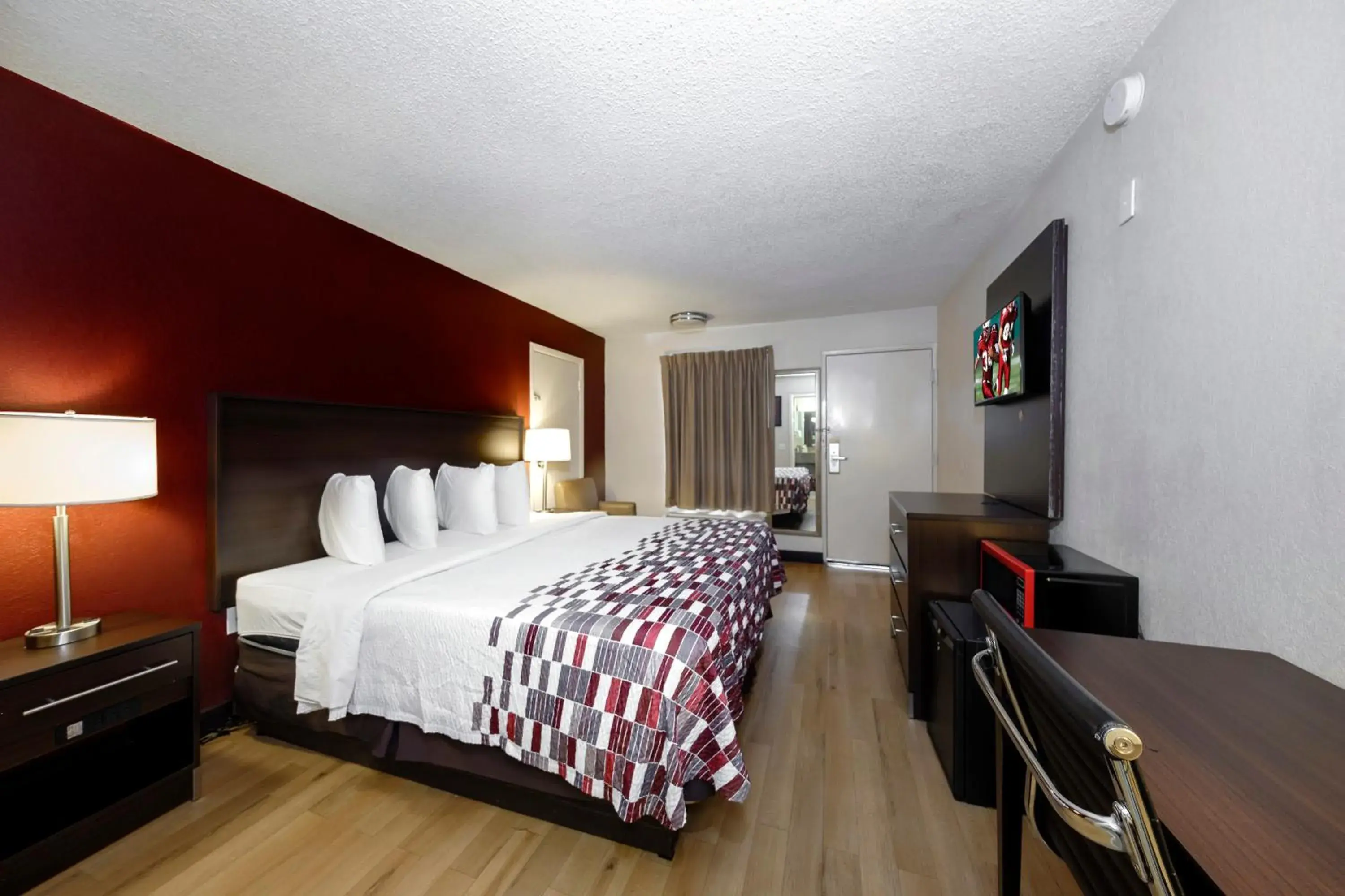 Photo of the whole room, Bed in Red Roof Inn Atlanta - Suwanee/Mall of Georgia Photo of the whole room, Bed in Red Roof Inn Atlanta - Suwanee/Mall of Georgia