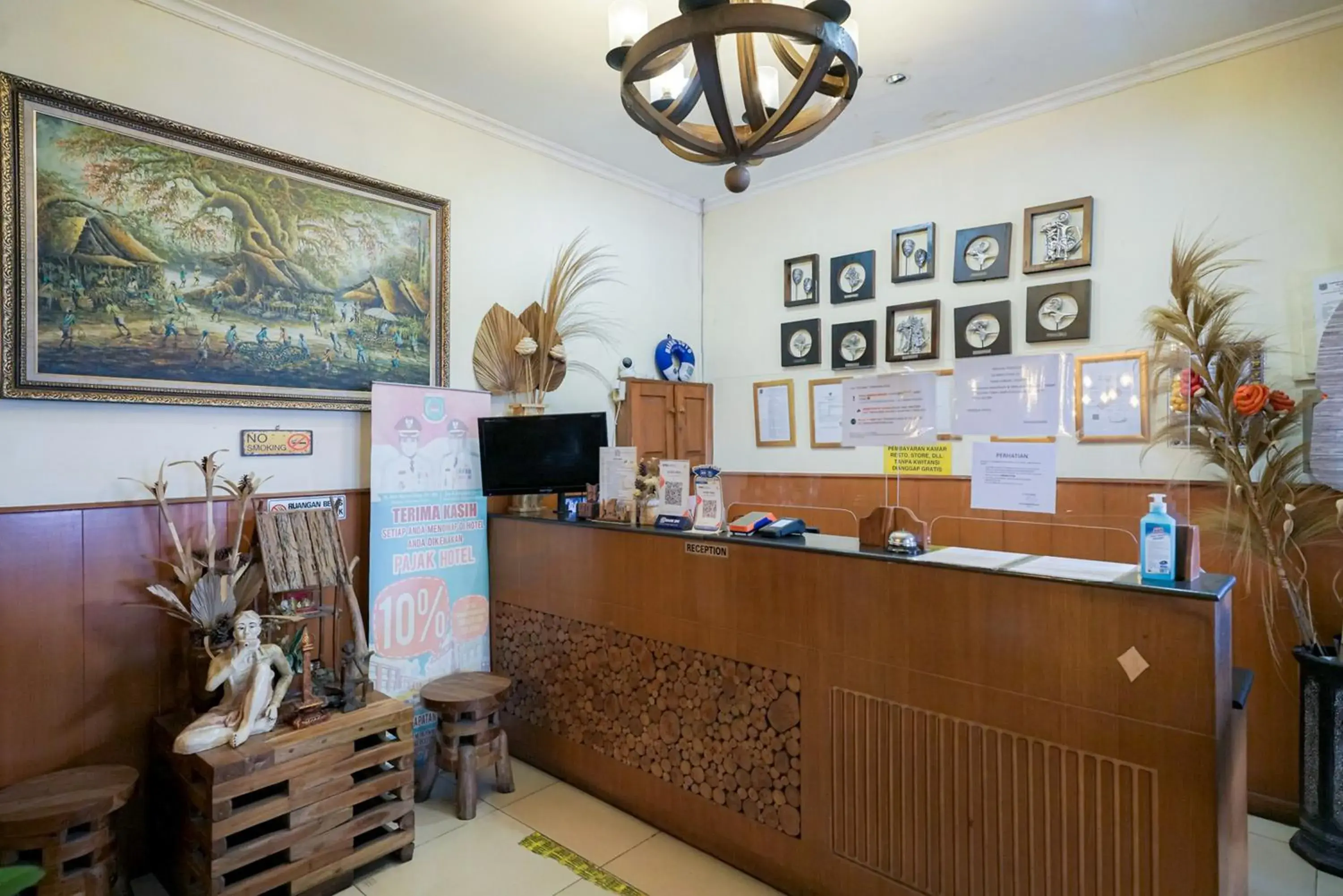 Lobby or reception in Urbanview Hotel 58 Bintaro Lobby or reception in Urbanview Hotel 58 Bintaro