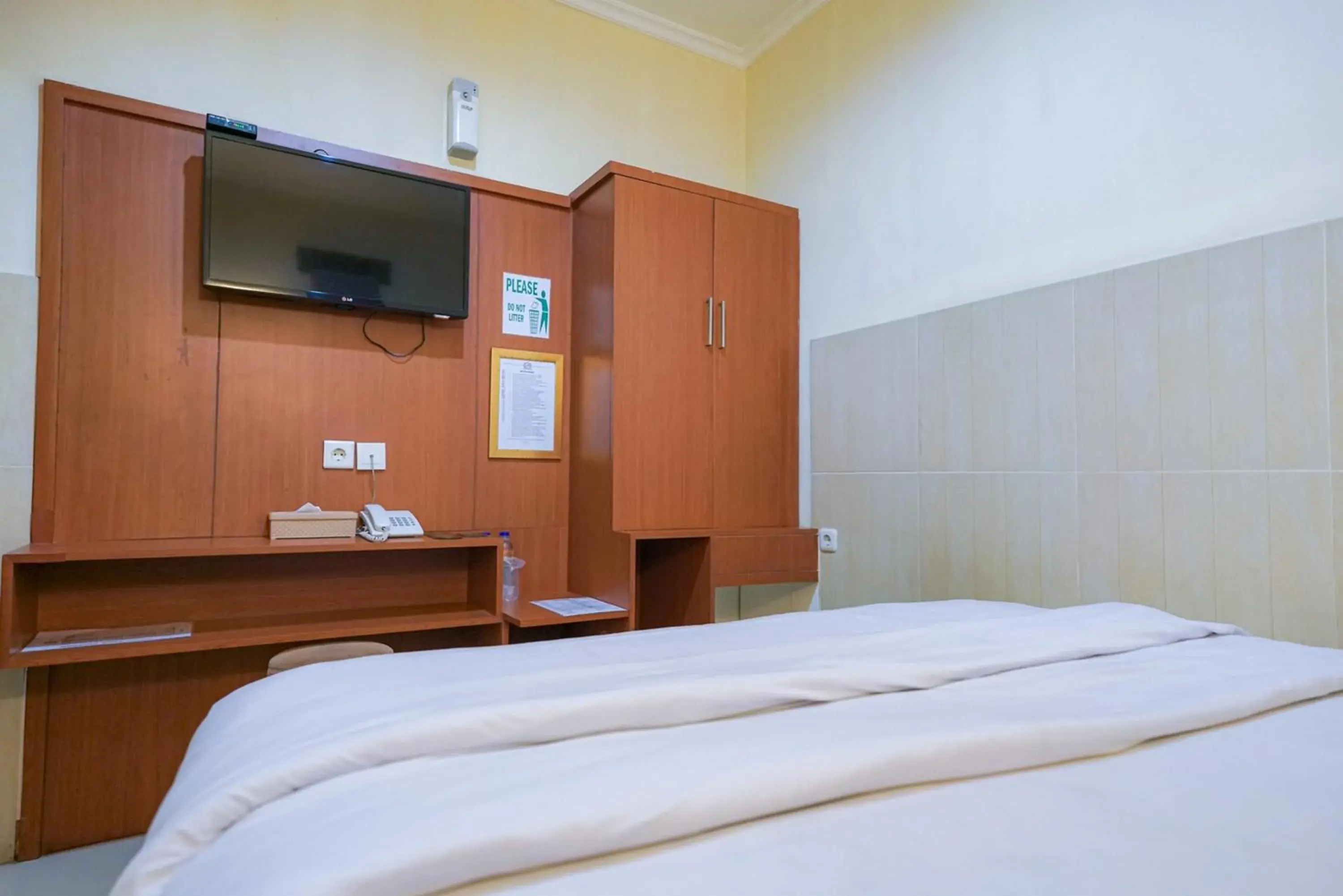 Bedroom, Bed in Urbanview Hotel 58 Bintaro Bedroom, Bed in Urbanview Hotel 58 Bintaro