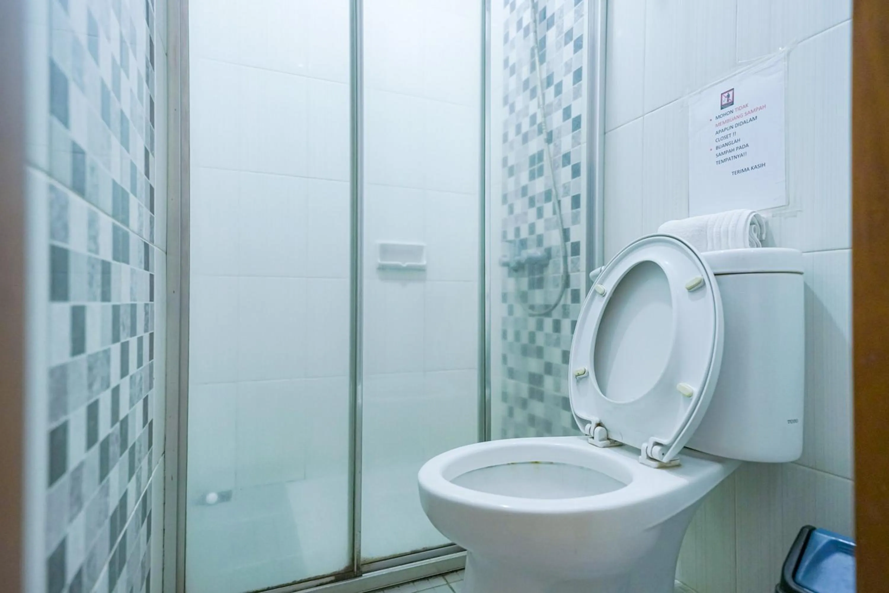 Bathroom in Urbanview Hotel 58 Bintaro