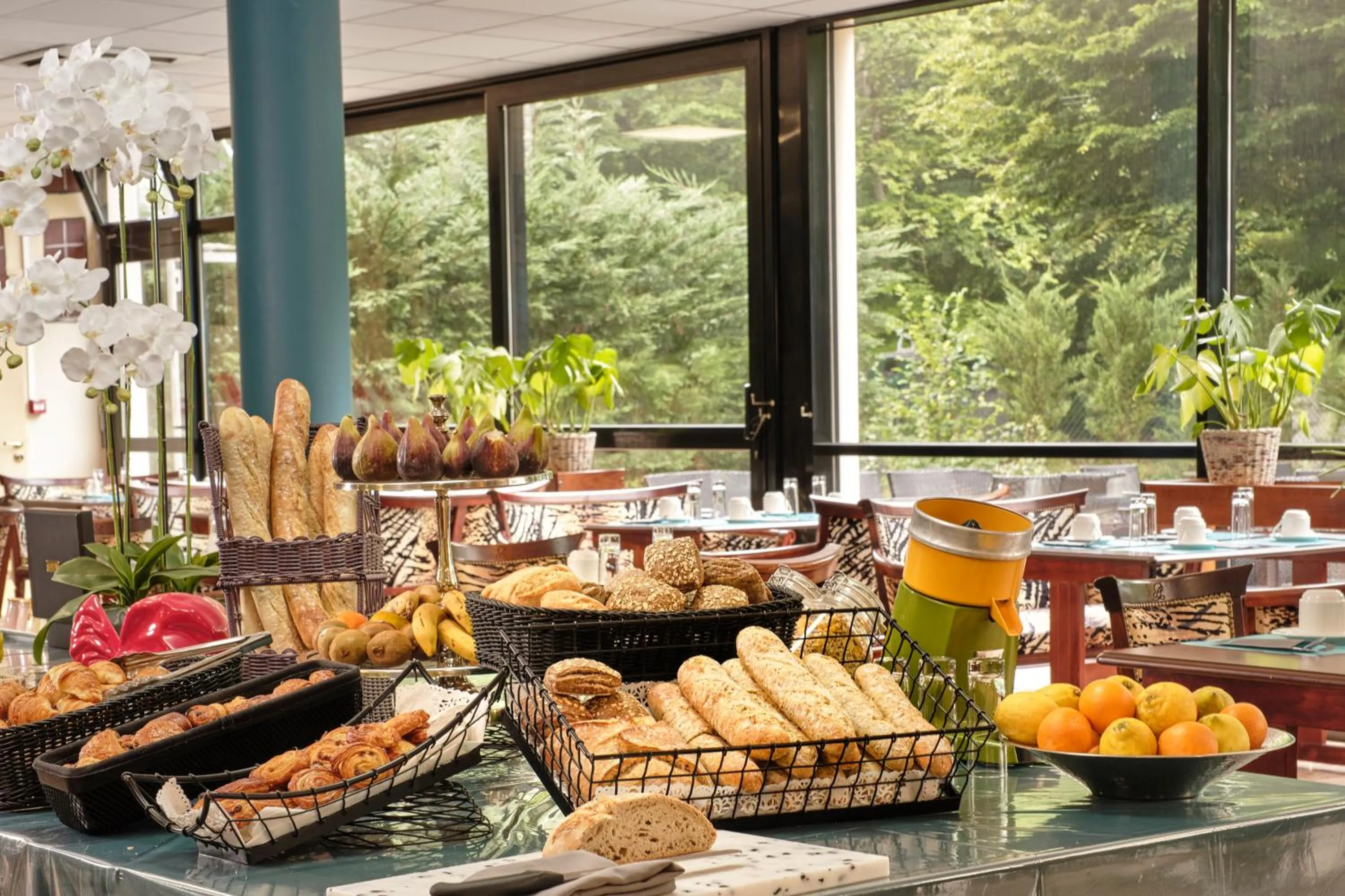 Continental breakfast in Hôtel Marso