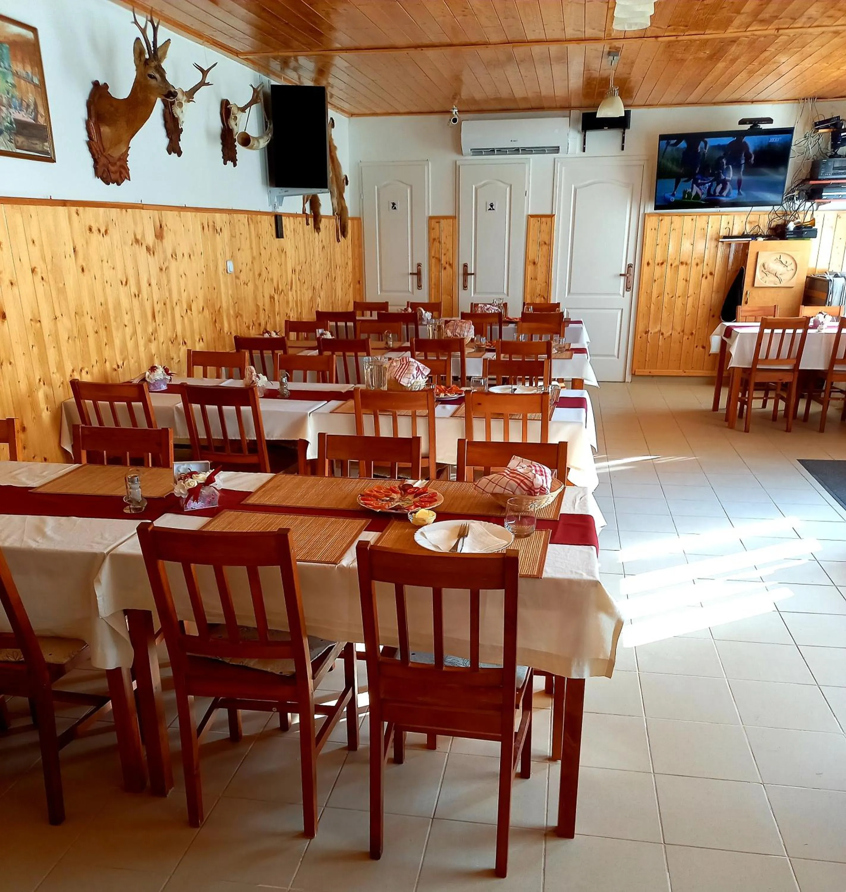 Restaurant/places to eat in Csodarét Kúria