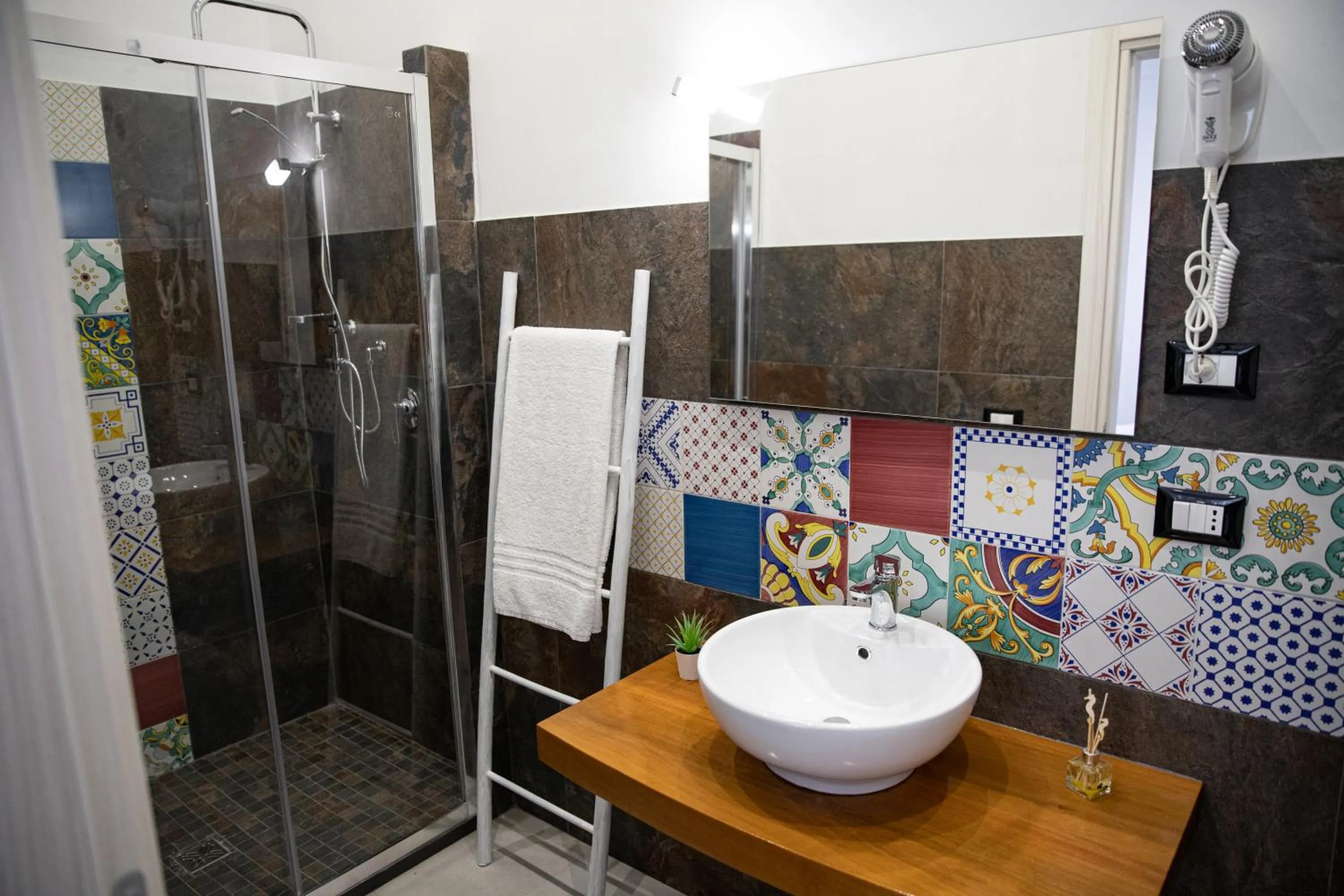 Shower in b&b Zio Luciano