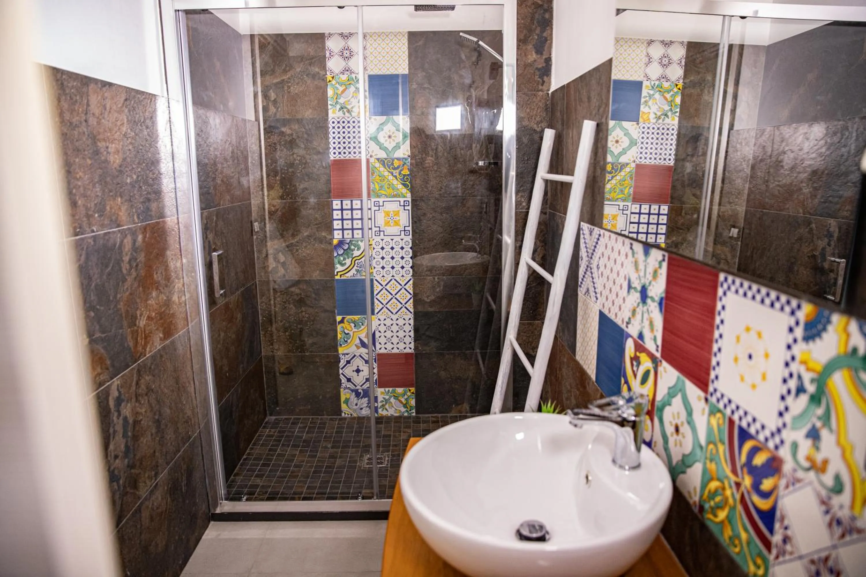 Shower in b&b Zio Luciano