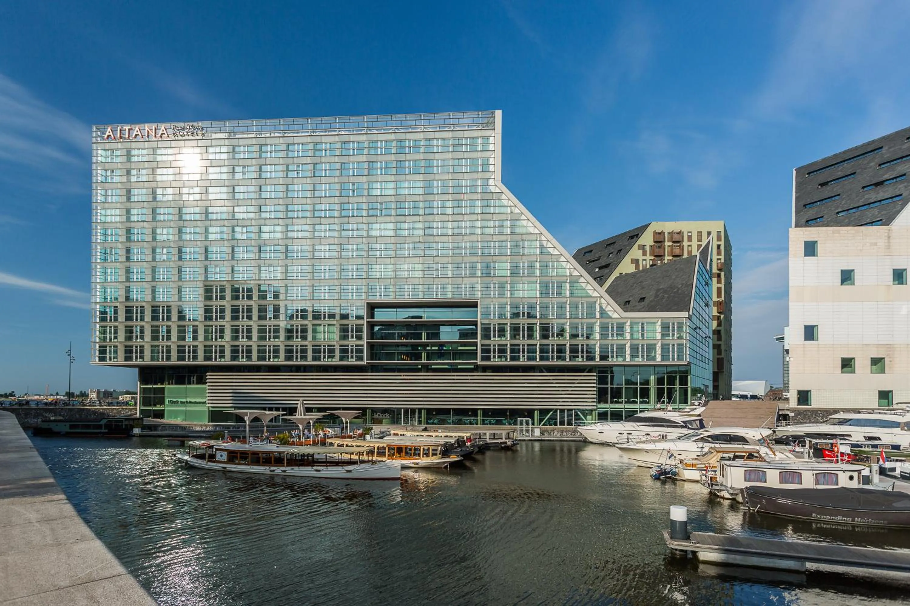 Facade/entrance in Room Mate Aitana, Amsterdam