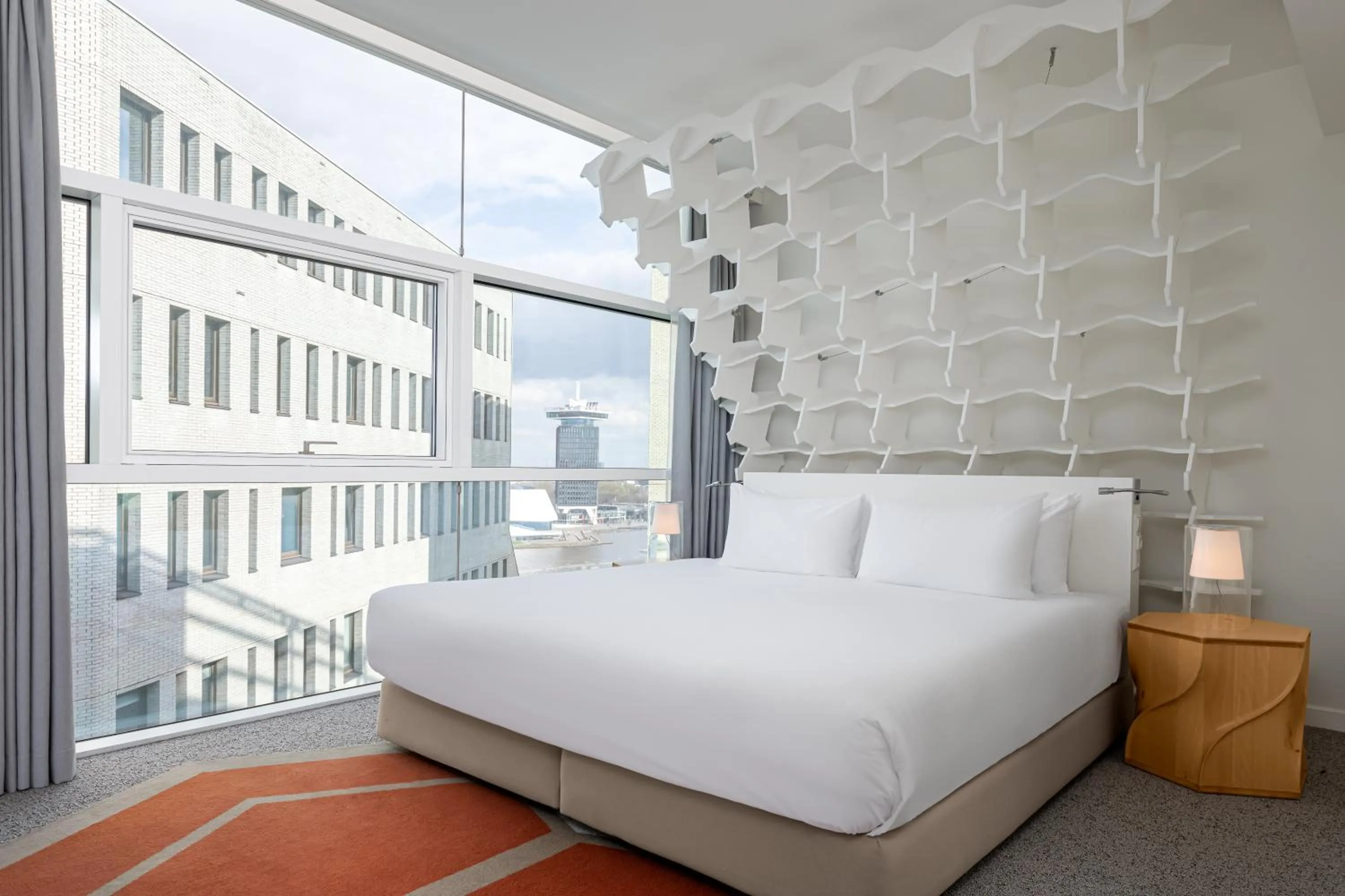 Property building, Bed in Room Mate Aitana, Amsterdam