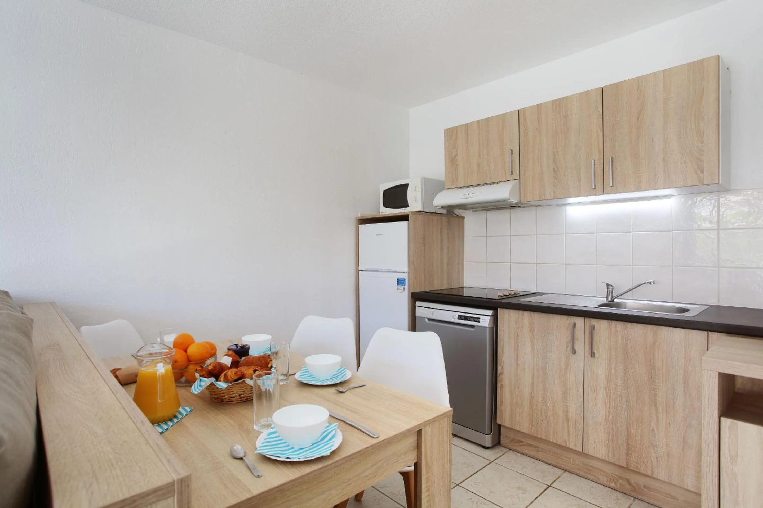 Kitchen or kitchenette in Résidence Odalys Domaine des Eucalyptus