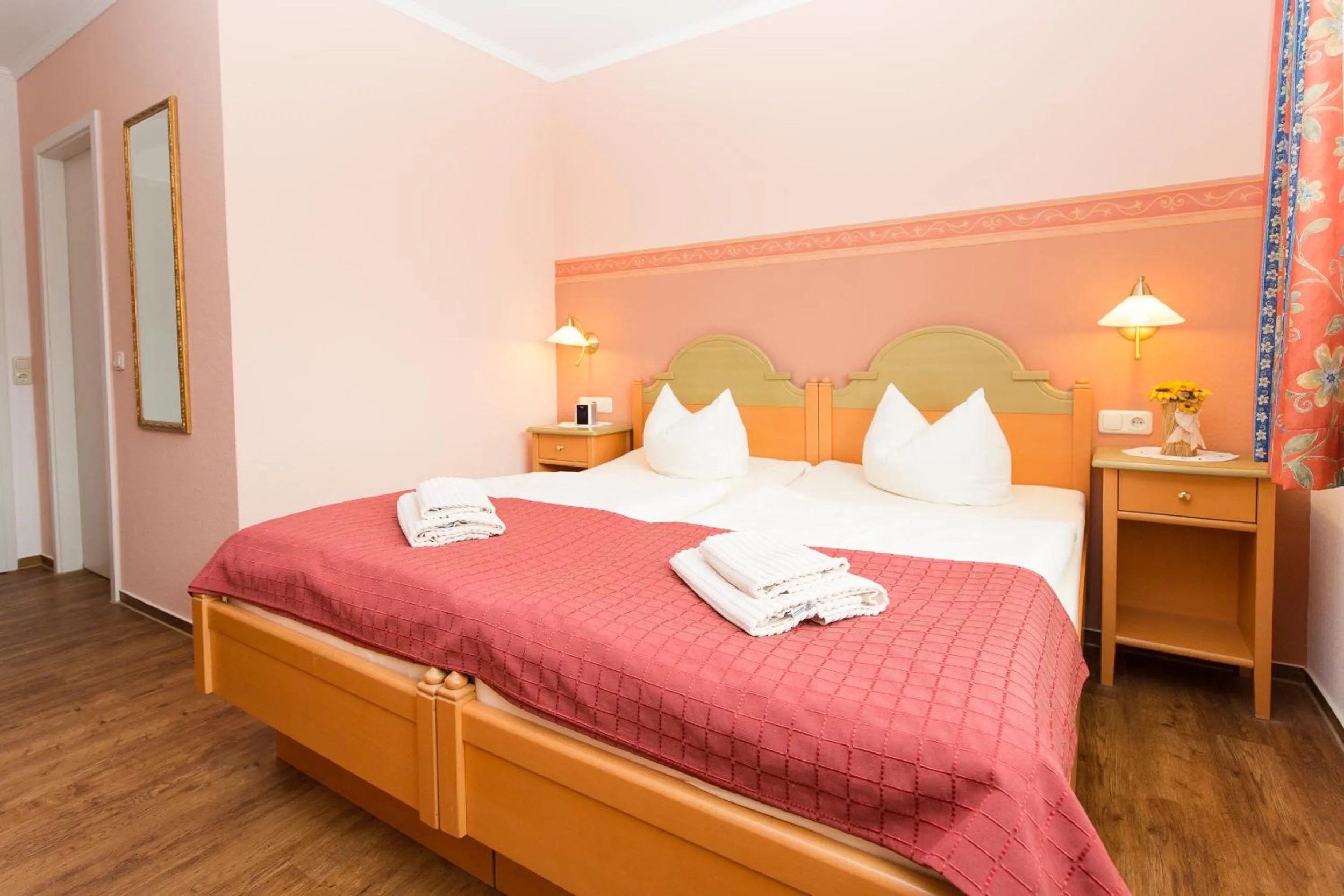 Photo of the whole room, Bed in Hotel Garni Am Deich Zingst