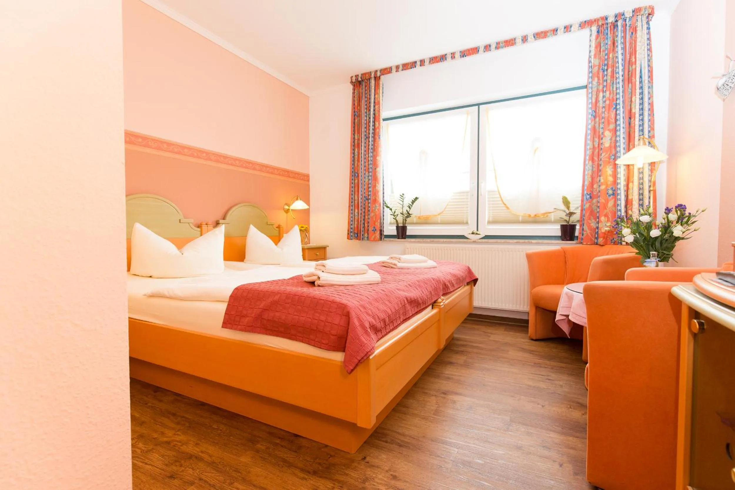 Photo of the whole room, Bed in Hotel Garni Am Deich Zingst