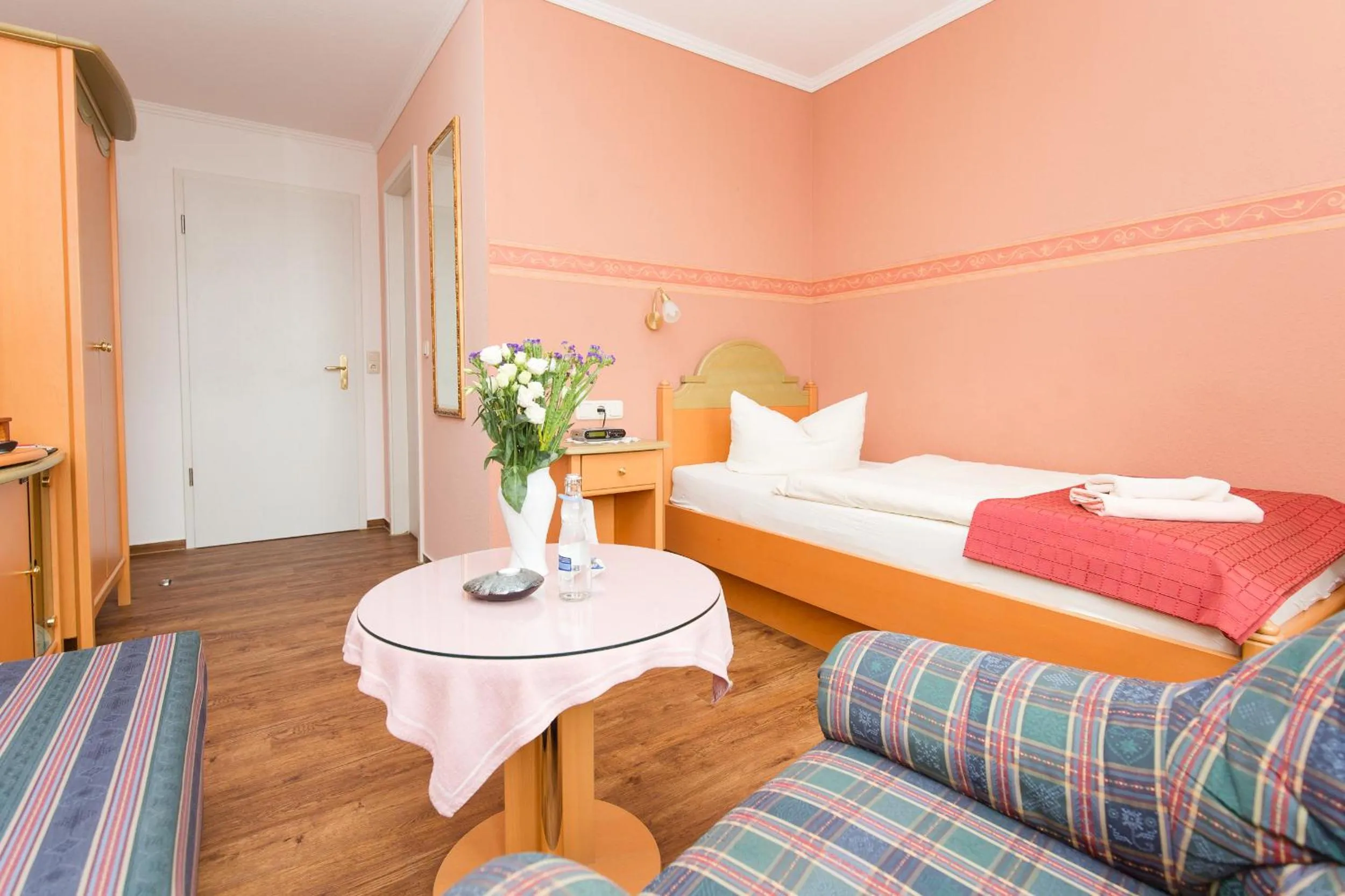 Photo of the whole room, Bed in Hotel Garni Am Deich Zingst