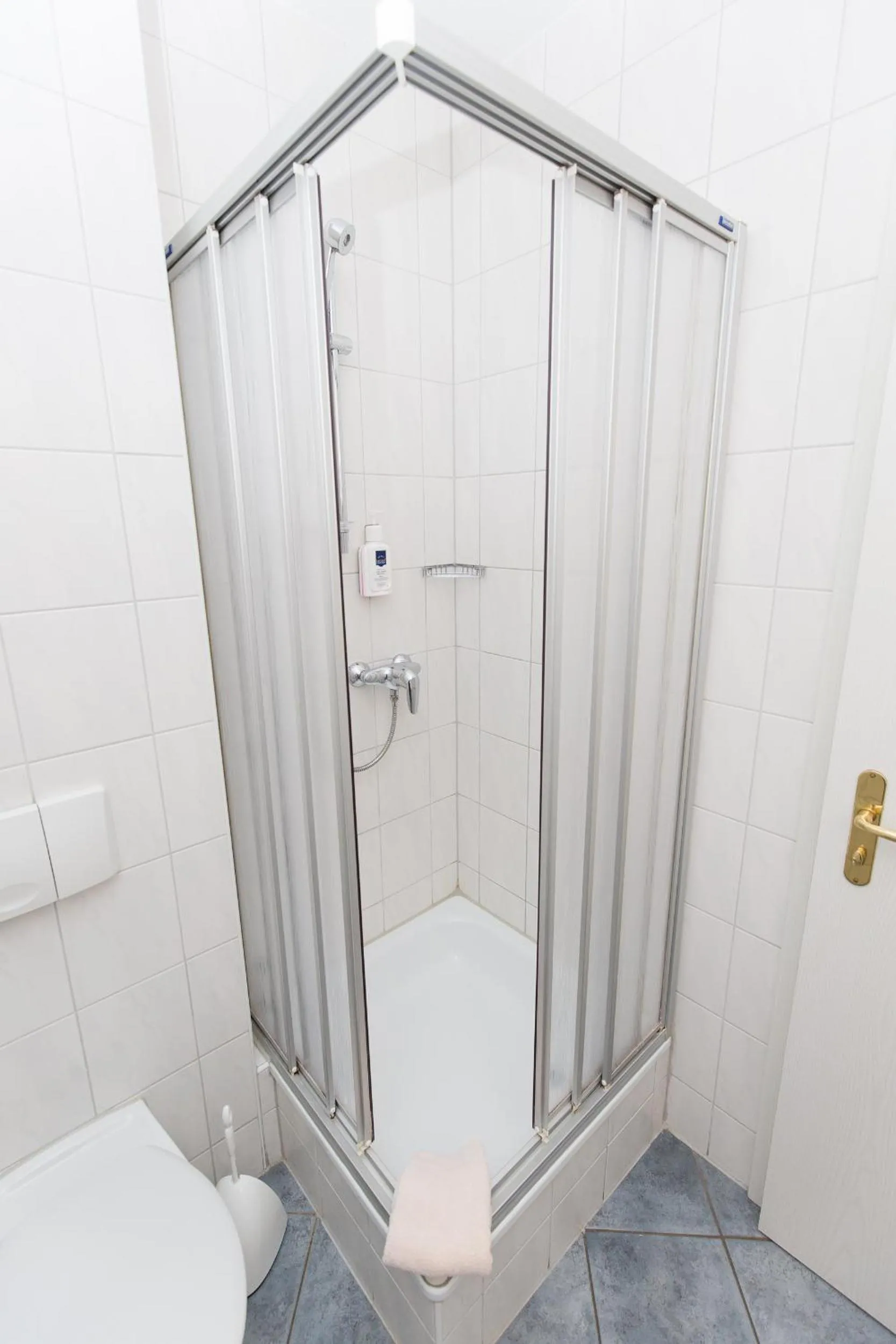 Shower in Hotel Garni Am Deich Zingst