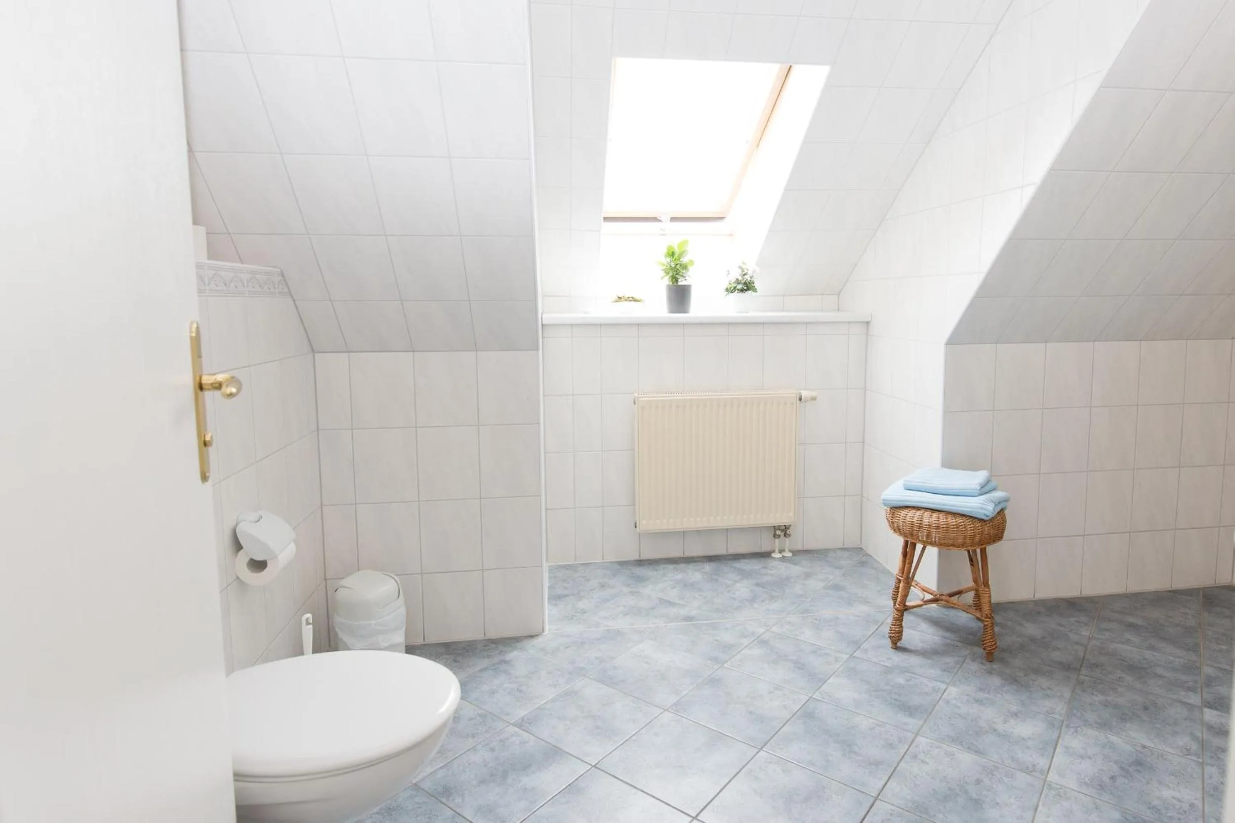 Bathroom in Hotel Garni Am Deich Zingst
