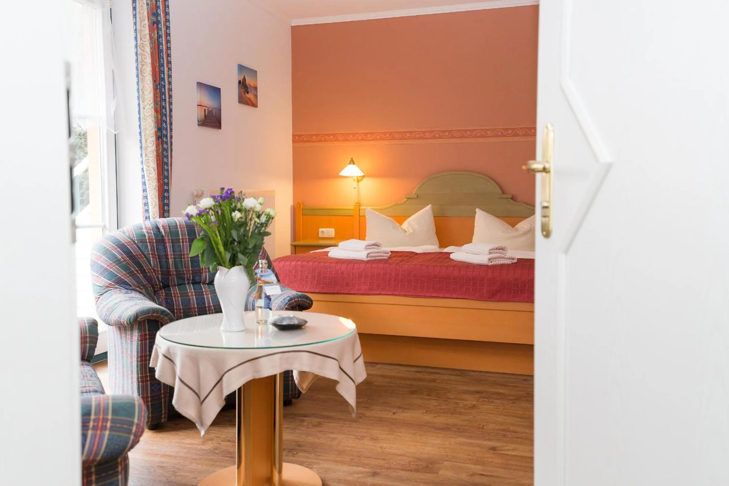 Photo of the whole room, Bed in Hotel Garni Am Deich Zingst