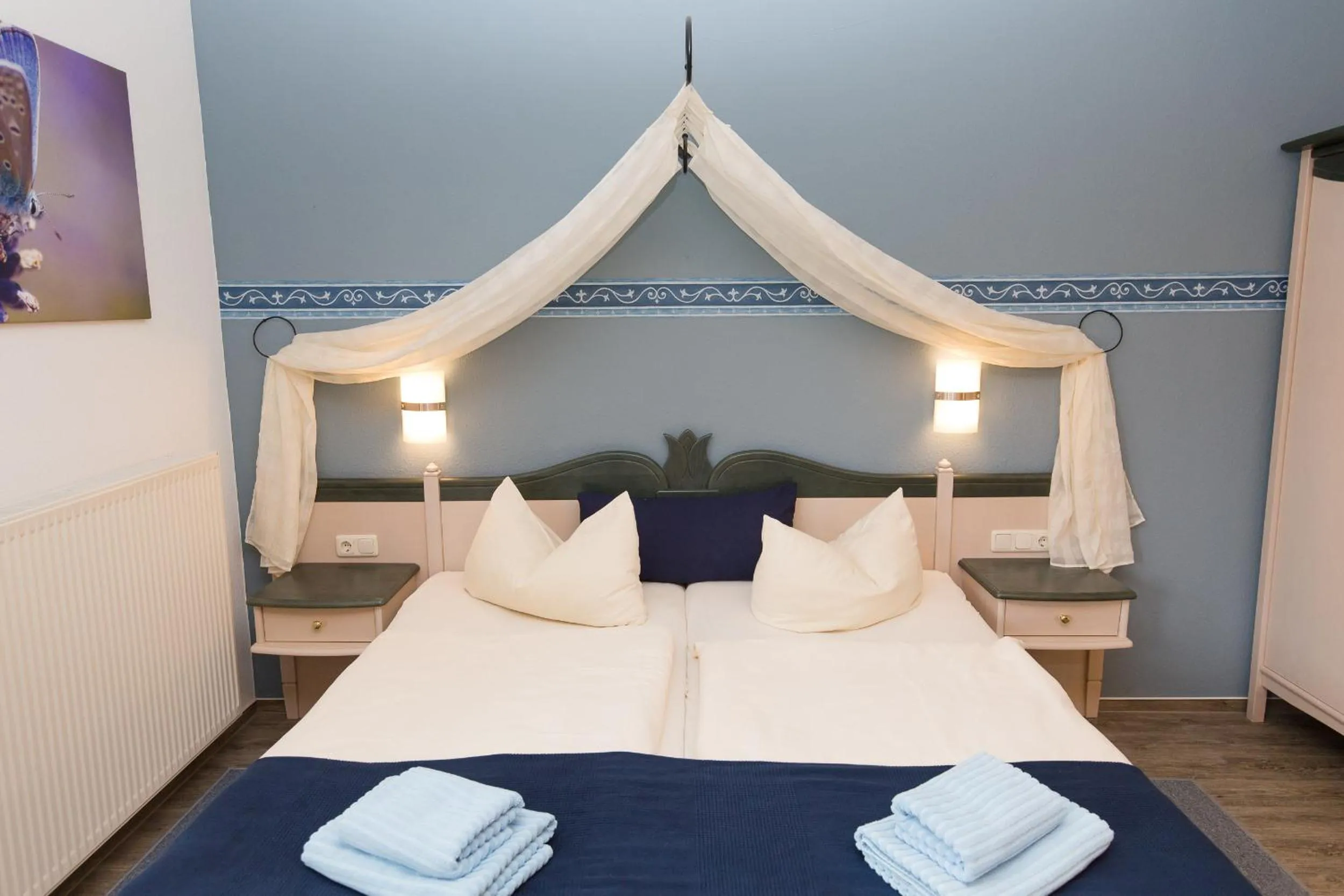 Bed in Hotel Garni Am Deich Zingst