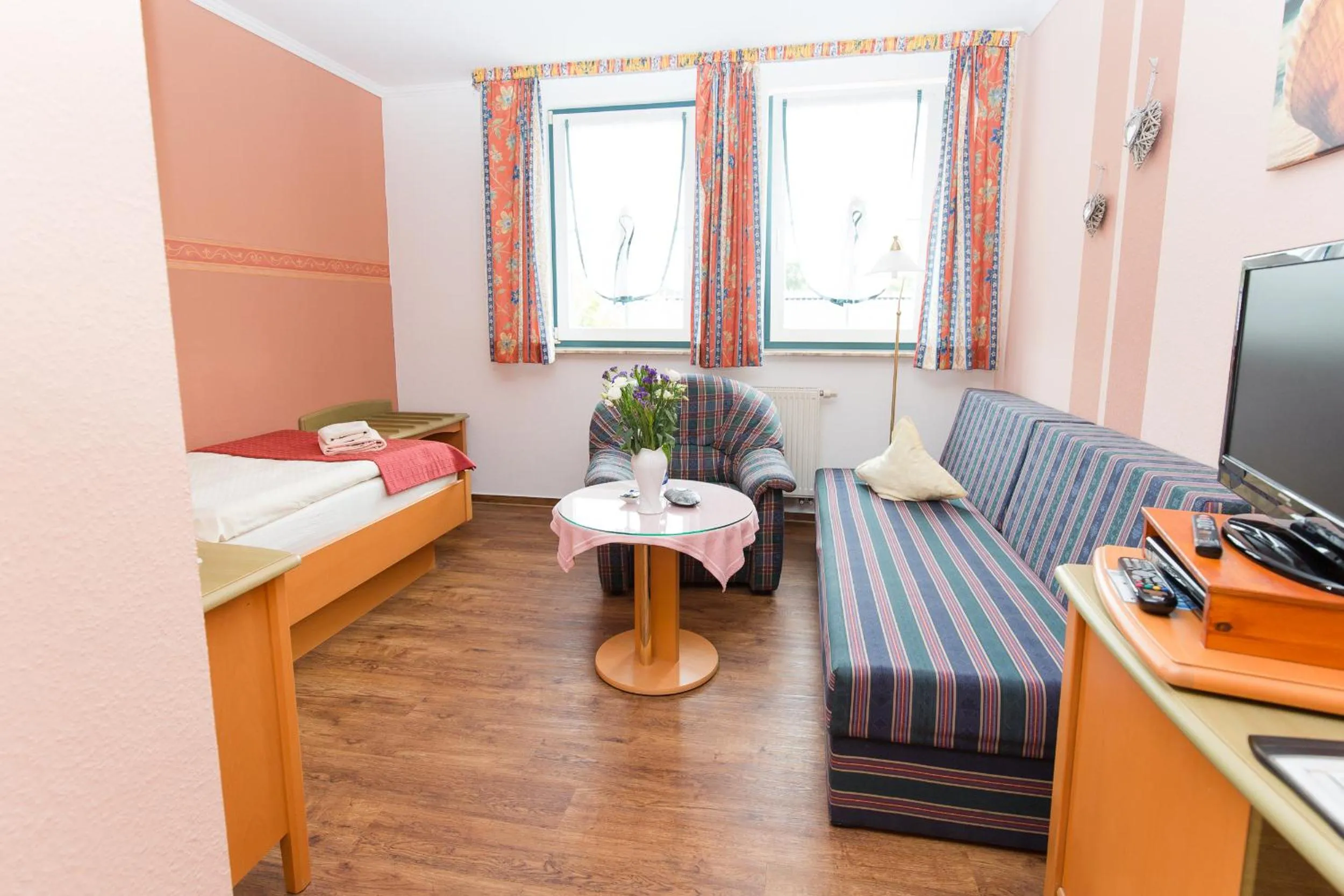 Photo of the whole room in Hotel Garni Am Deich Zingst