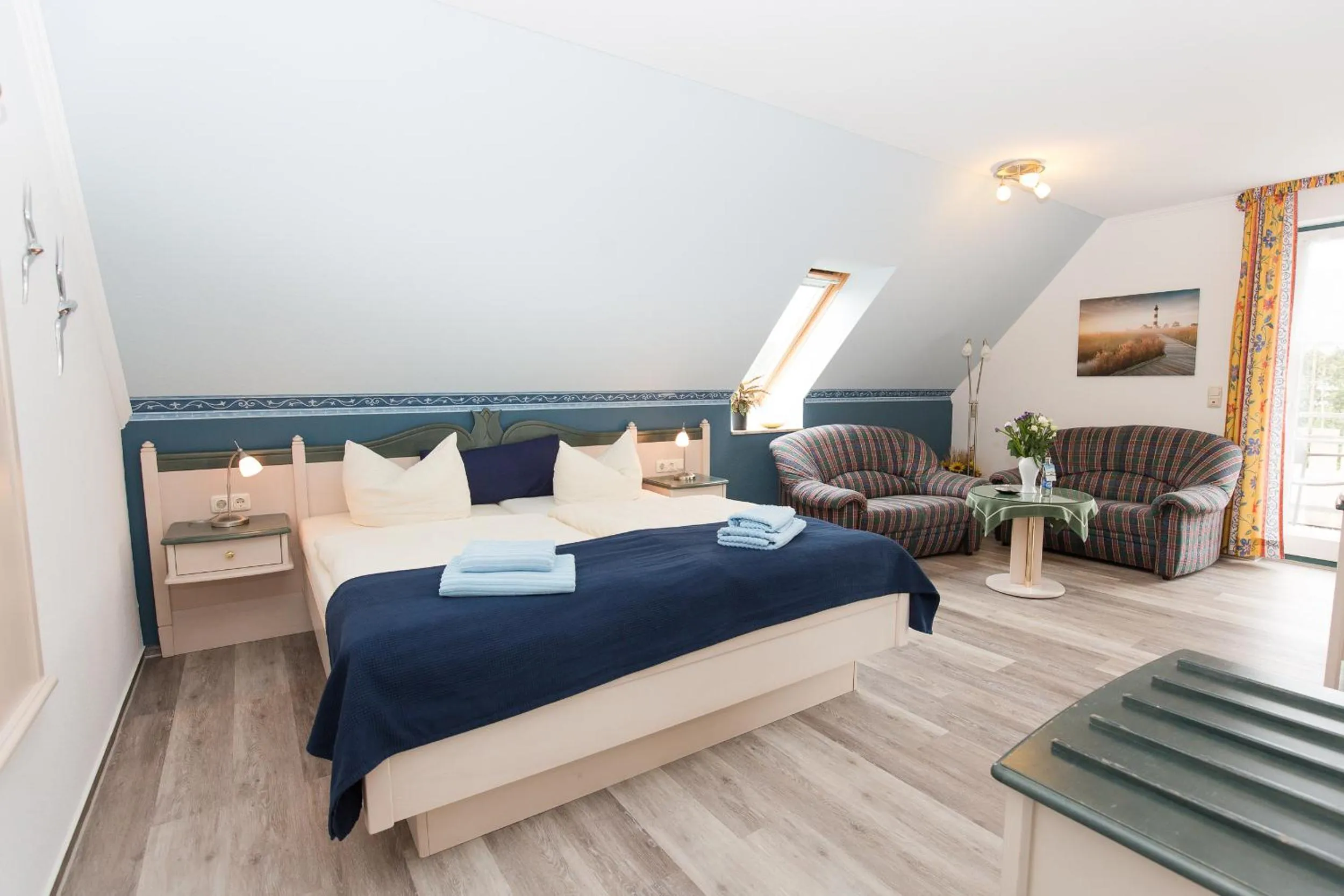 Photo of the whole room, Bed in Hotel Garni Am Deich Zingst