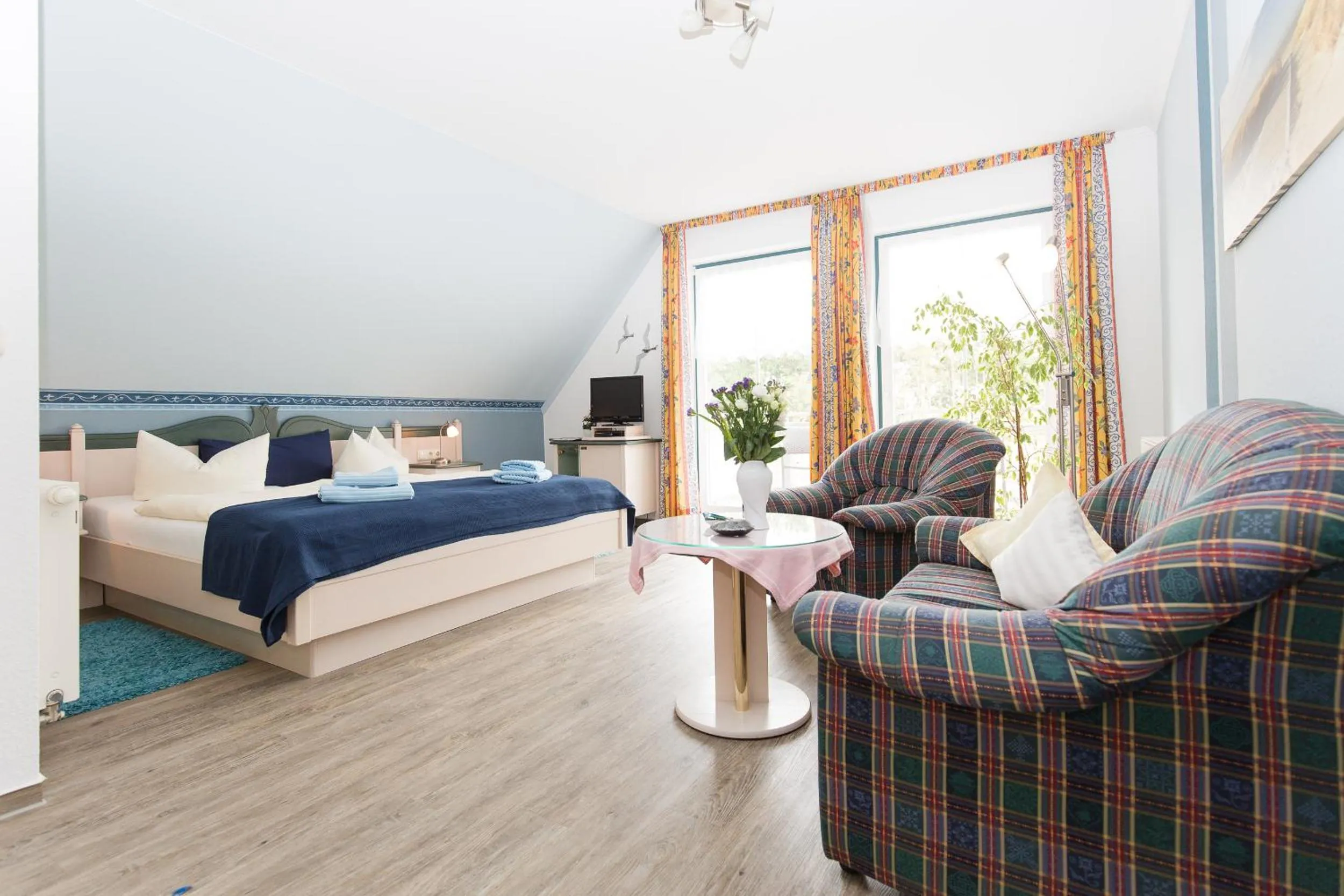 Photo of the whole room, Bed in Hotel Garni Am Deich Zingst