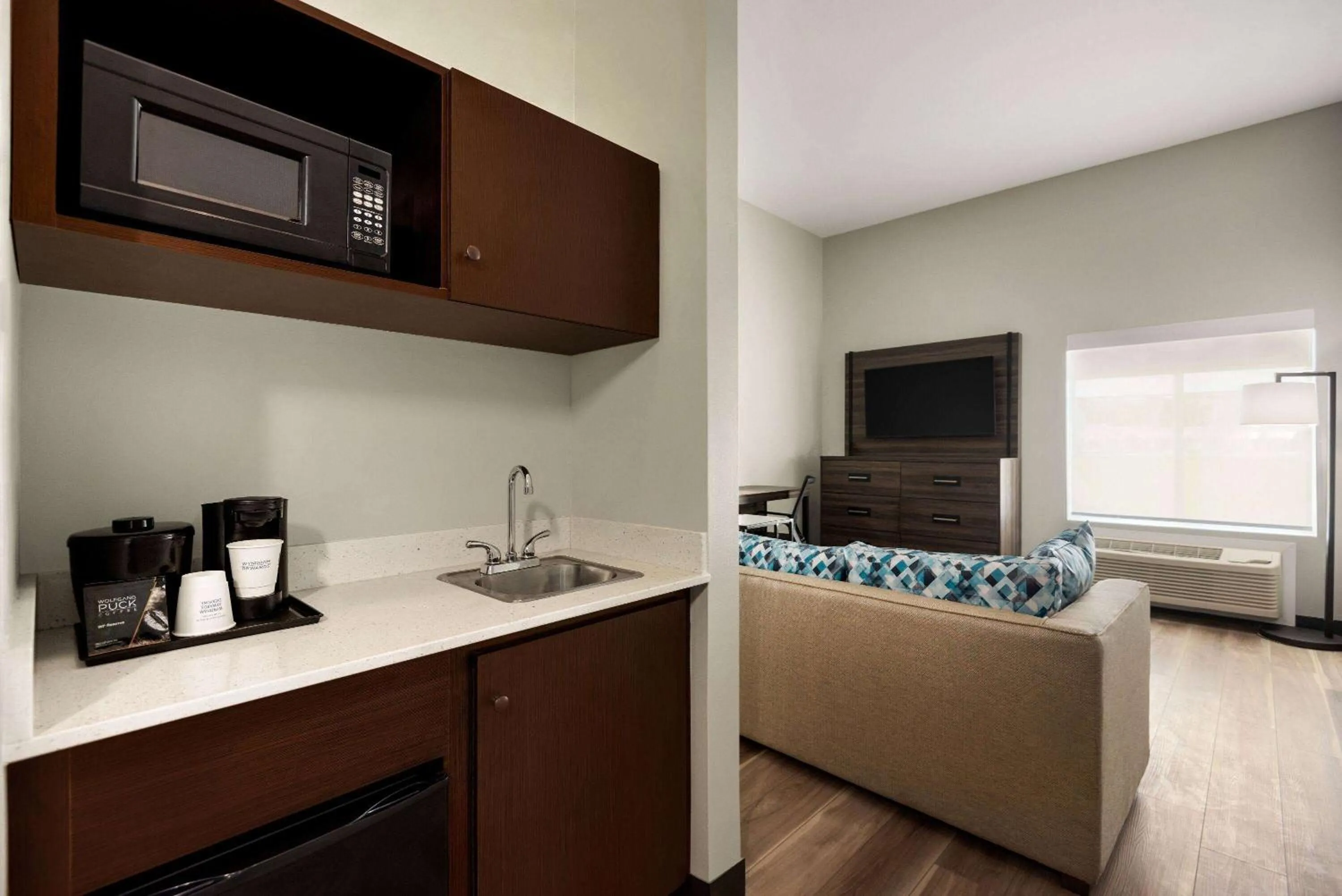 TV and multimedia in La Quinta by Wyndham Gonzales LA