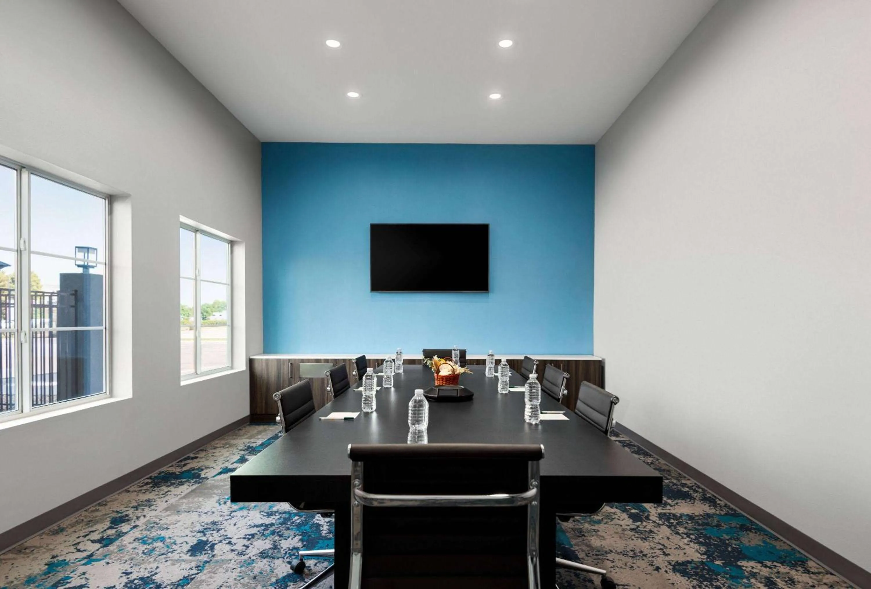 Communal lounge/ TV room in La Quinta by Wyndham Gonzales LA