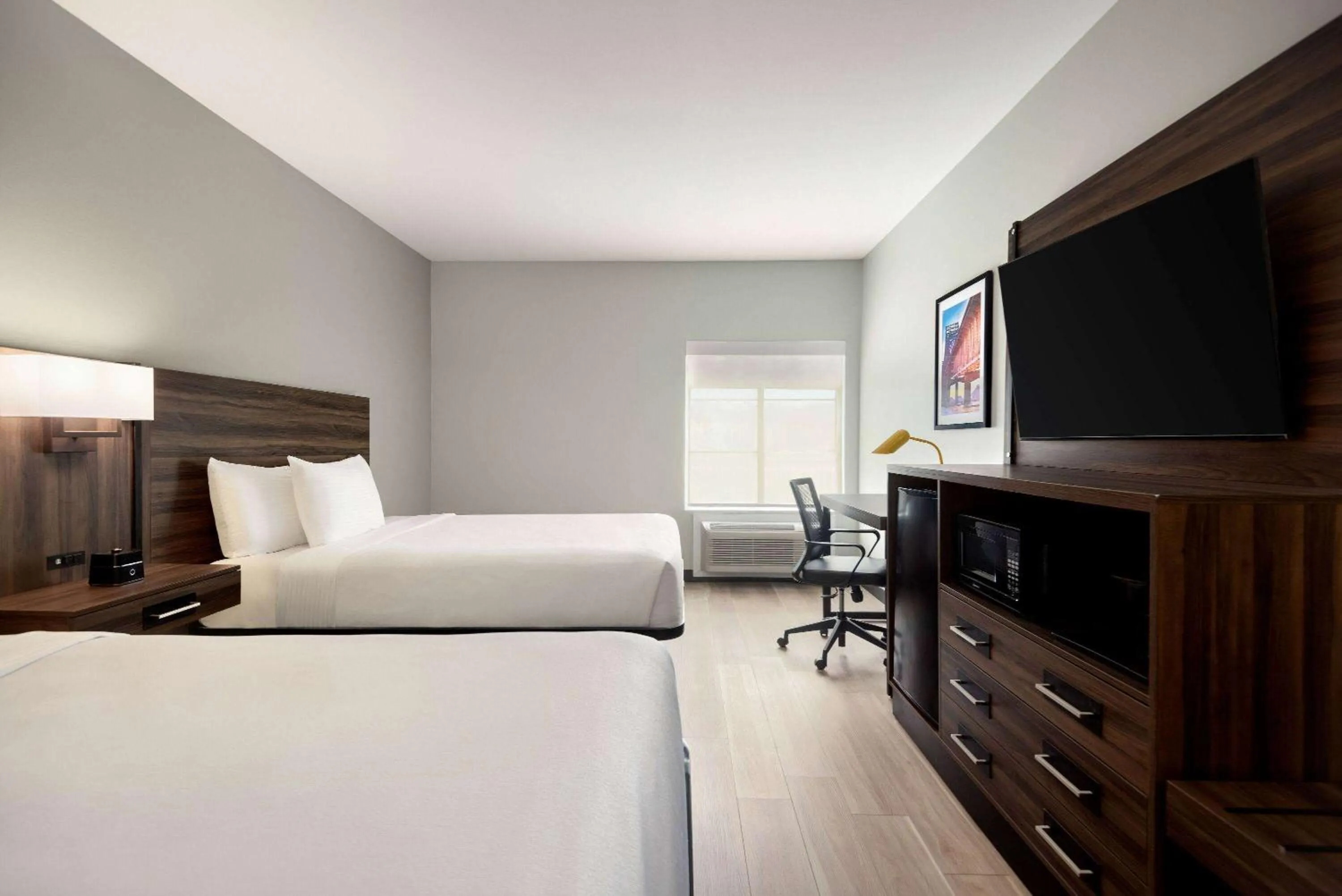 Photo of the whole room, Bed in La Quinta by Wyndham Gonzales LA