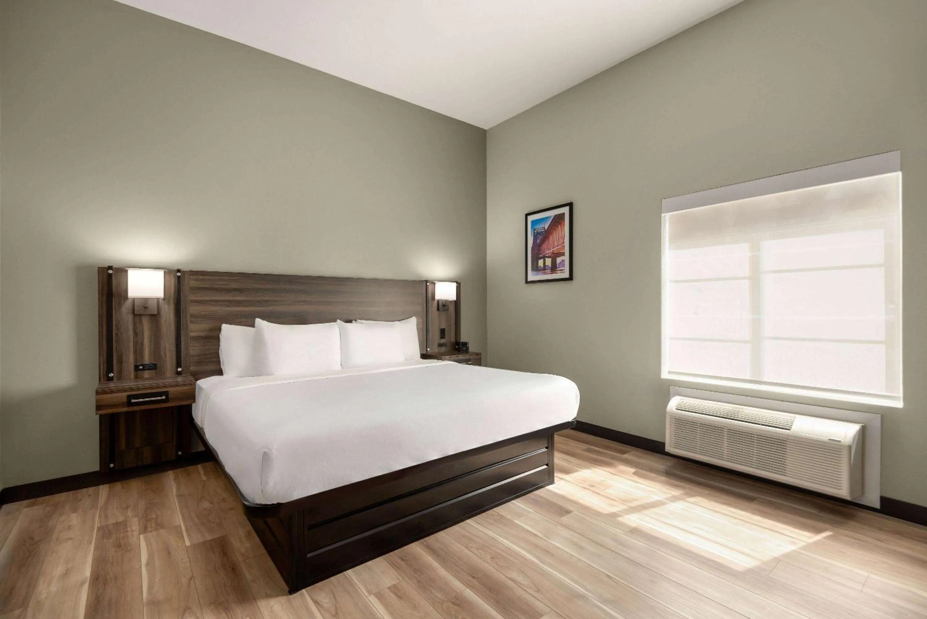 Photo of the whole room, Bed in La Quinta by Wyndham Gonzales LA