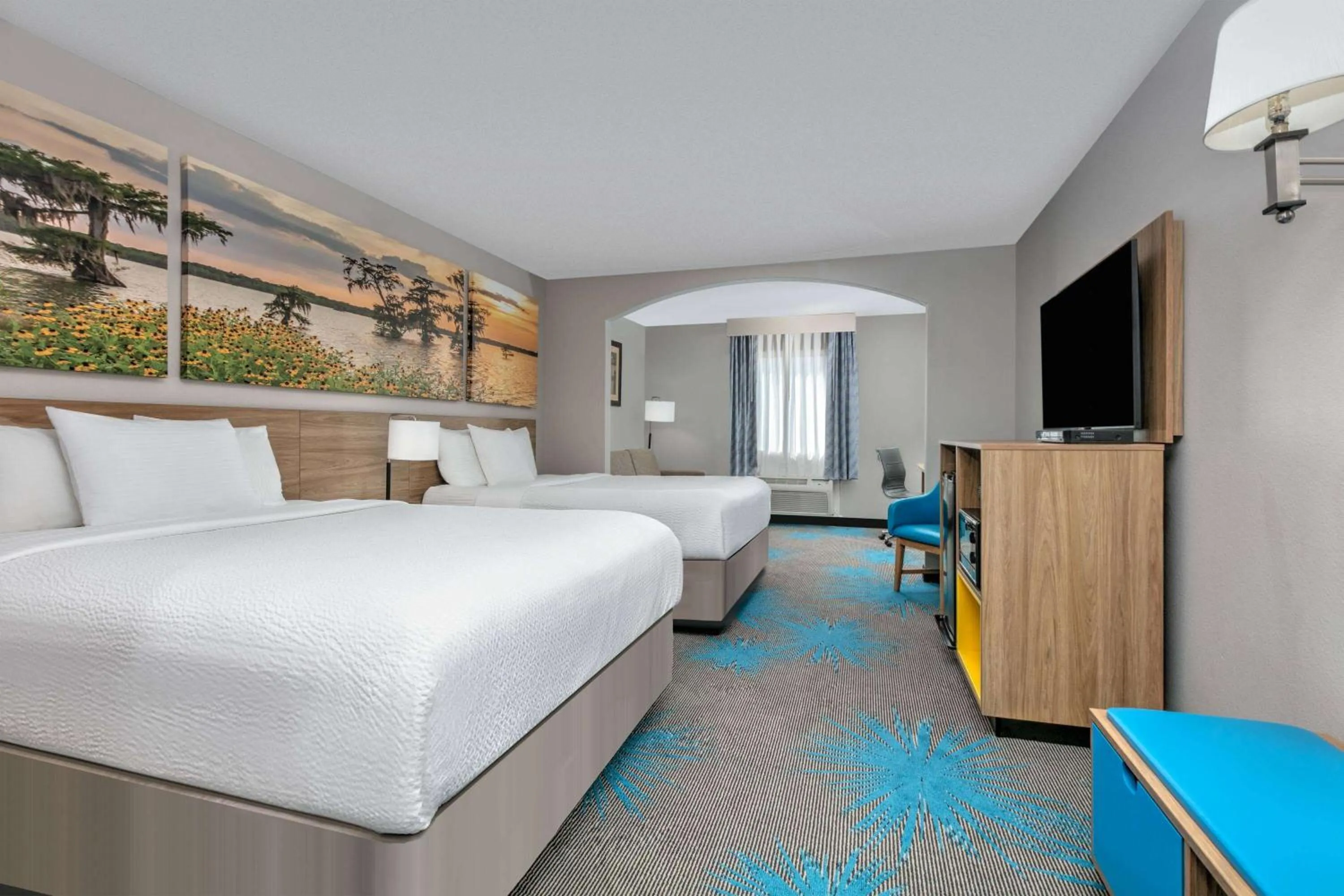 Photo of the whole room, Bed in Days Inn & Suites by Wyndham Cabot