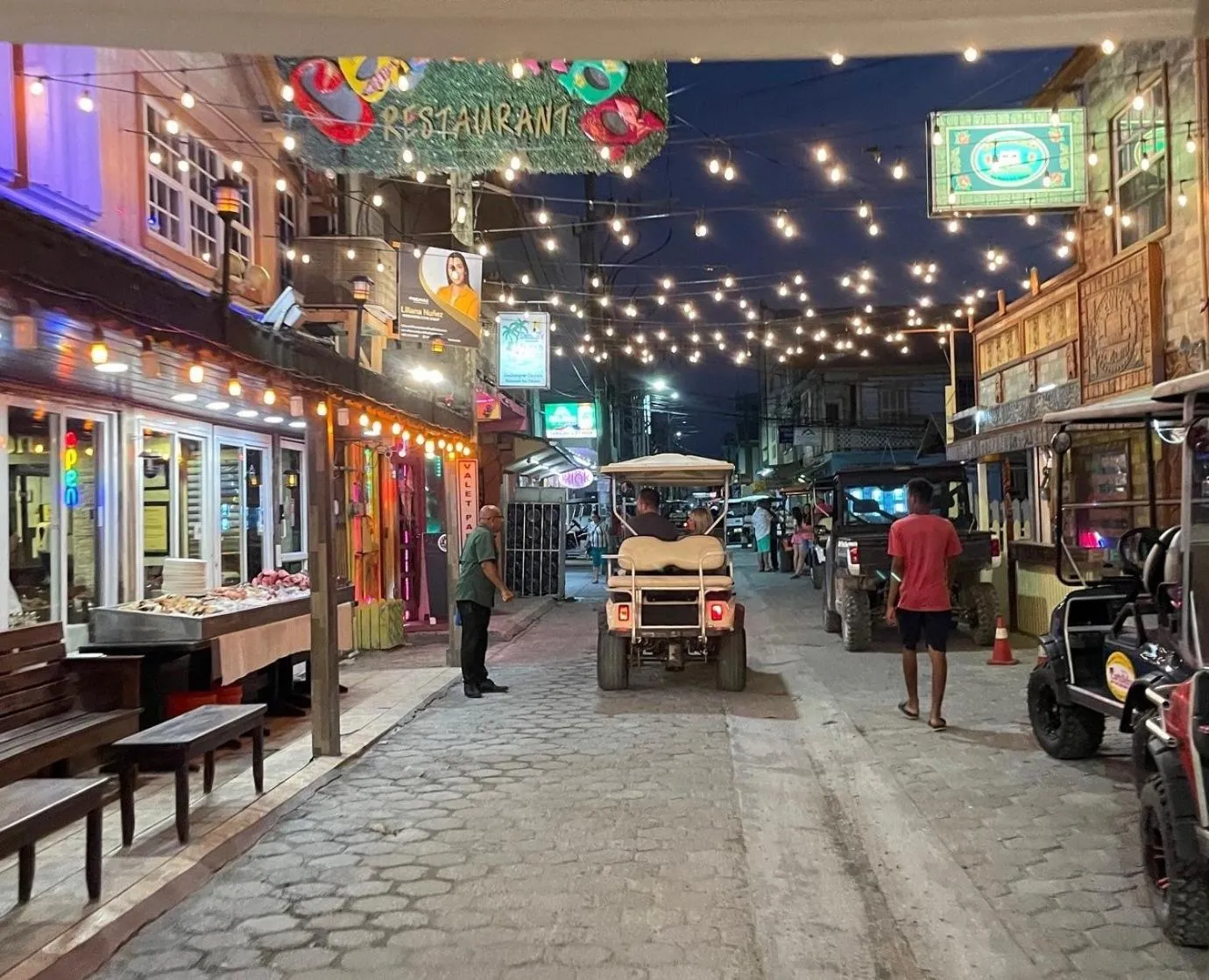 Evening entertainment in Xanadu Island Resort