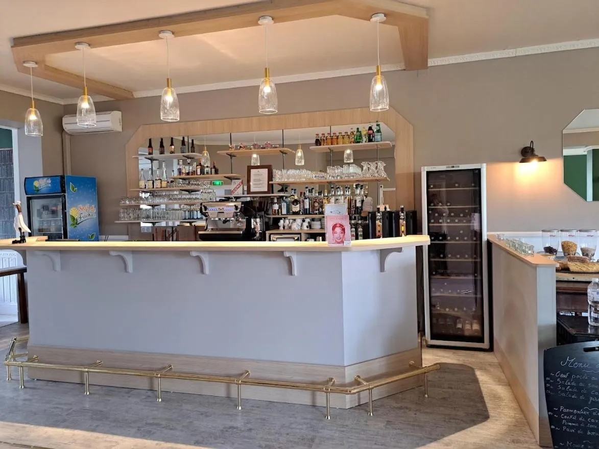 Restaurant/places to eat in Logis Hôtel Restaurant Le Lascaux