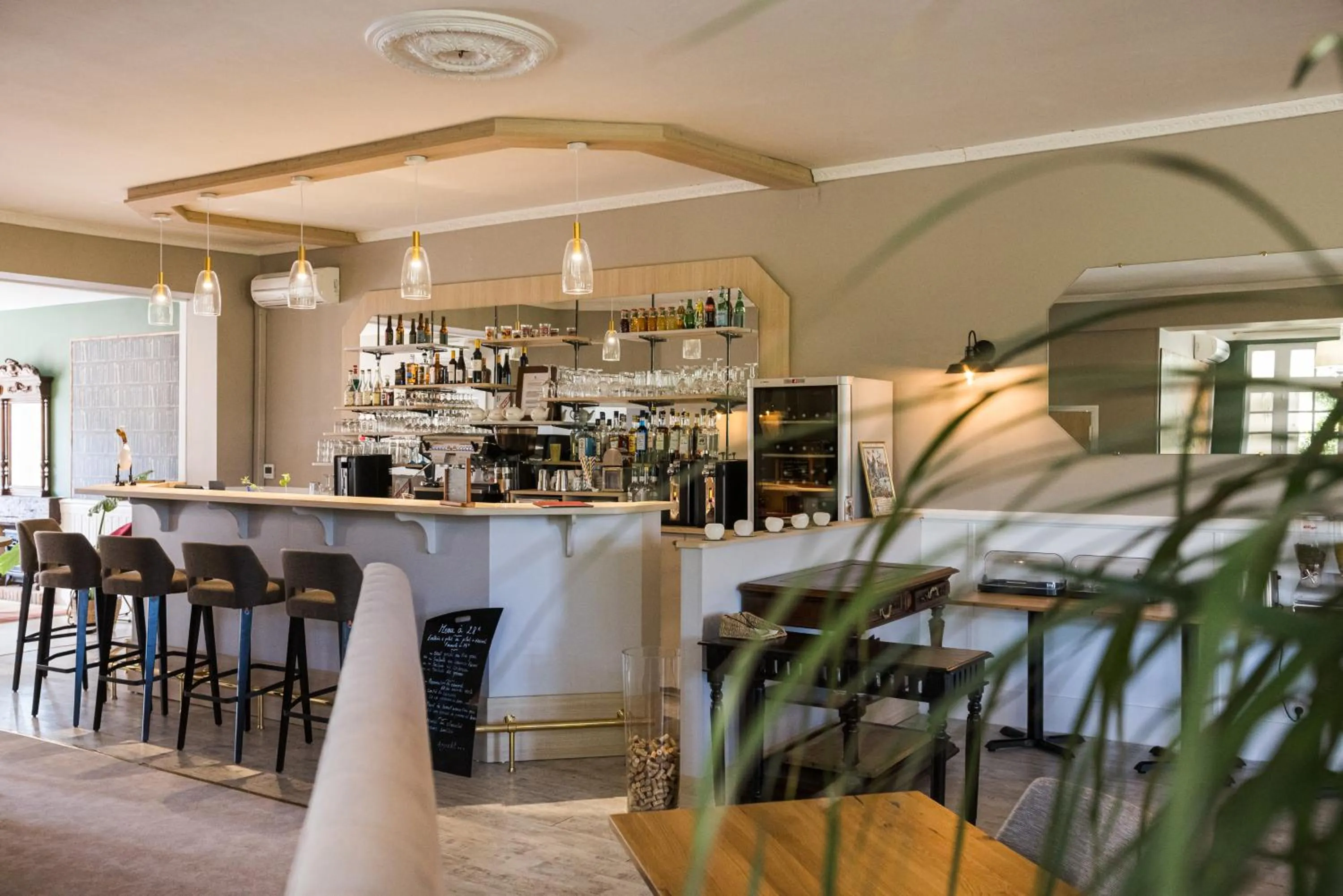 Restaurant/places to eat in Logis Hôtel Restaurant Le Lascaux