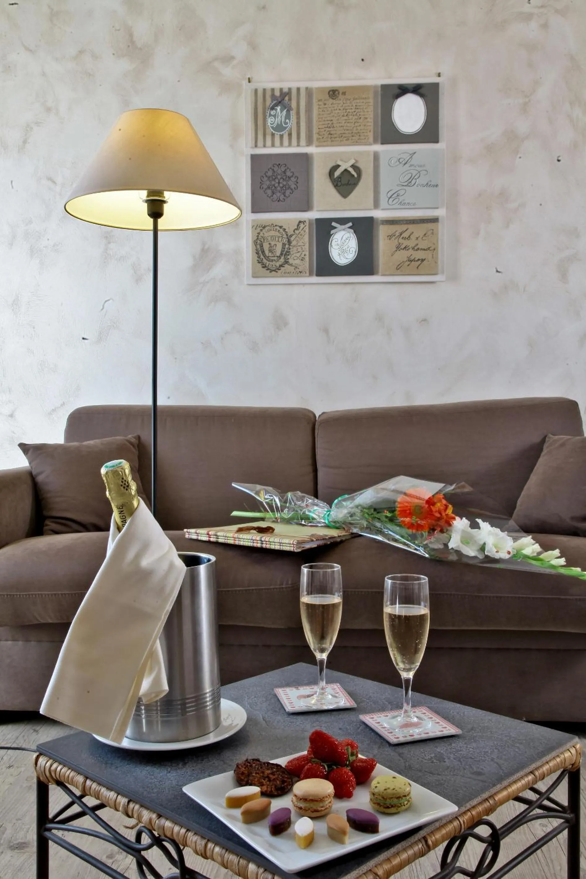 Seating area in Logis Hôtel Restaurant Le Lascaux