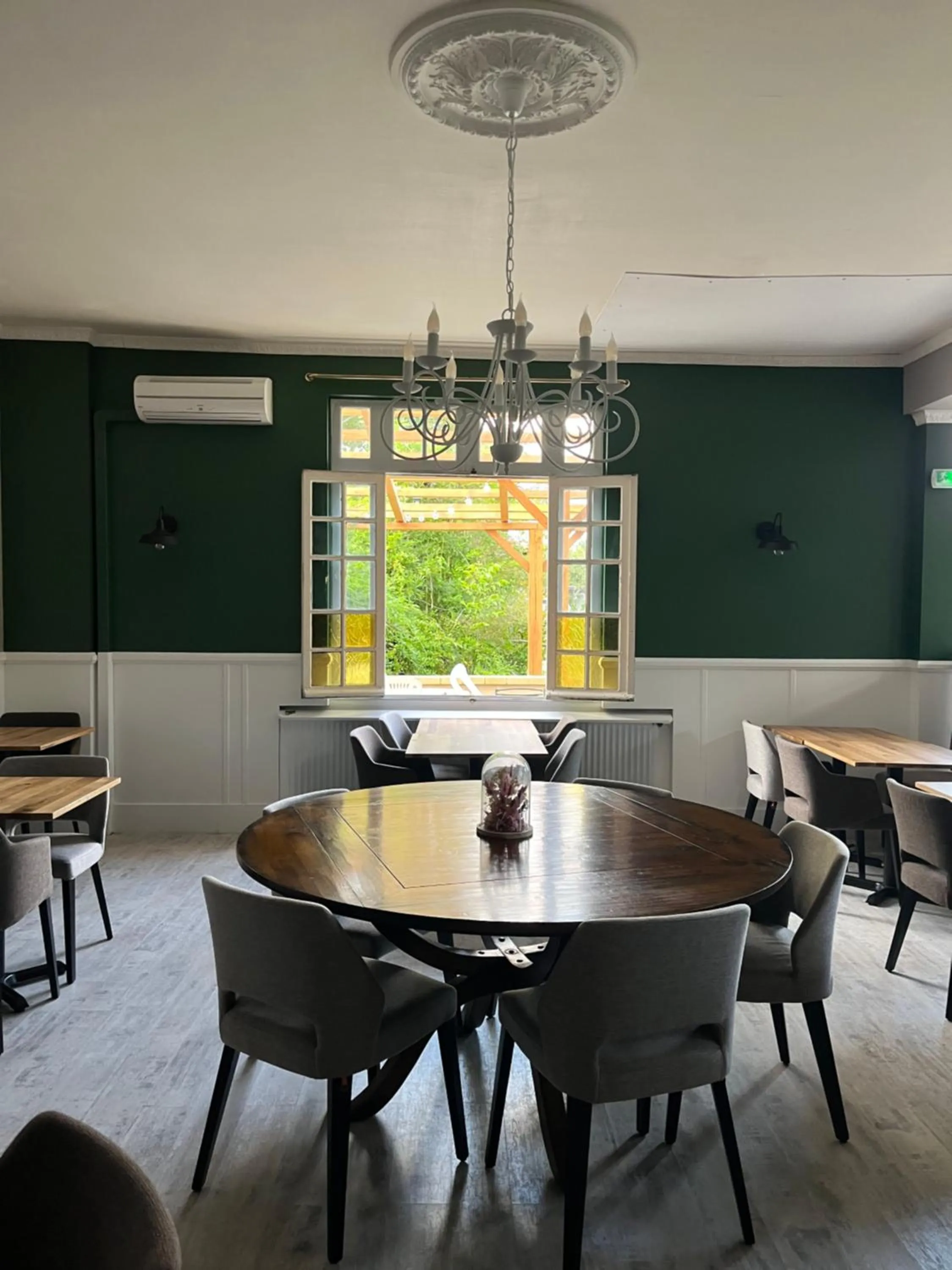 Restaurant/places to eat in Logis Hôtel Restaurant Le Lascaux