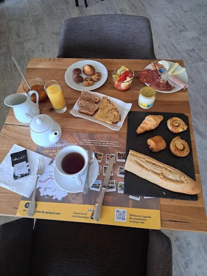 Breakfast in Logis Hôtel Restaurant Le Lascaux