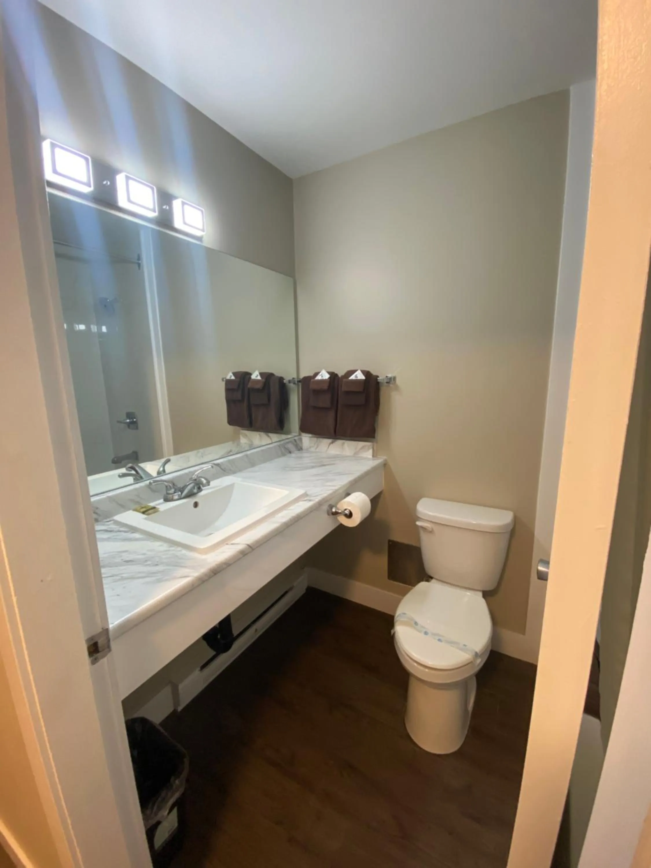 Bathroom in Imperial Motel