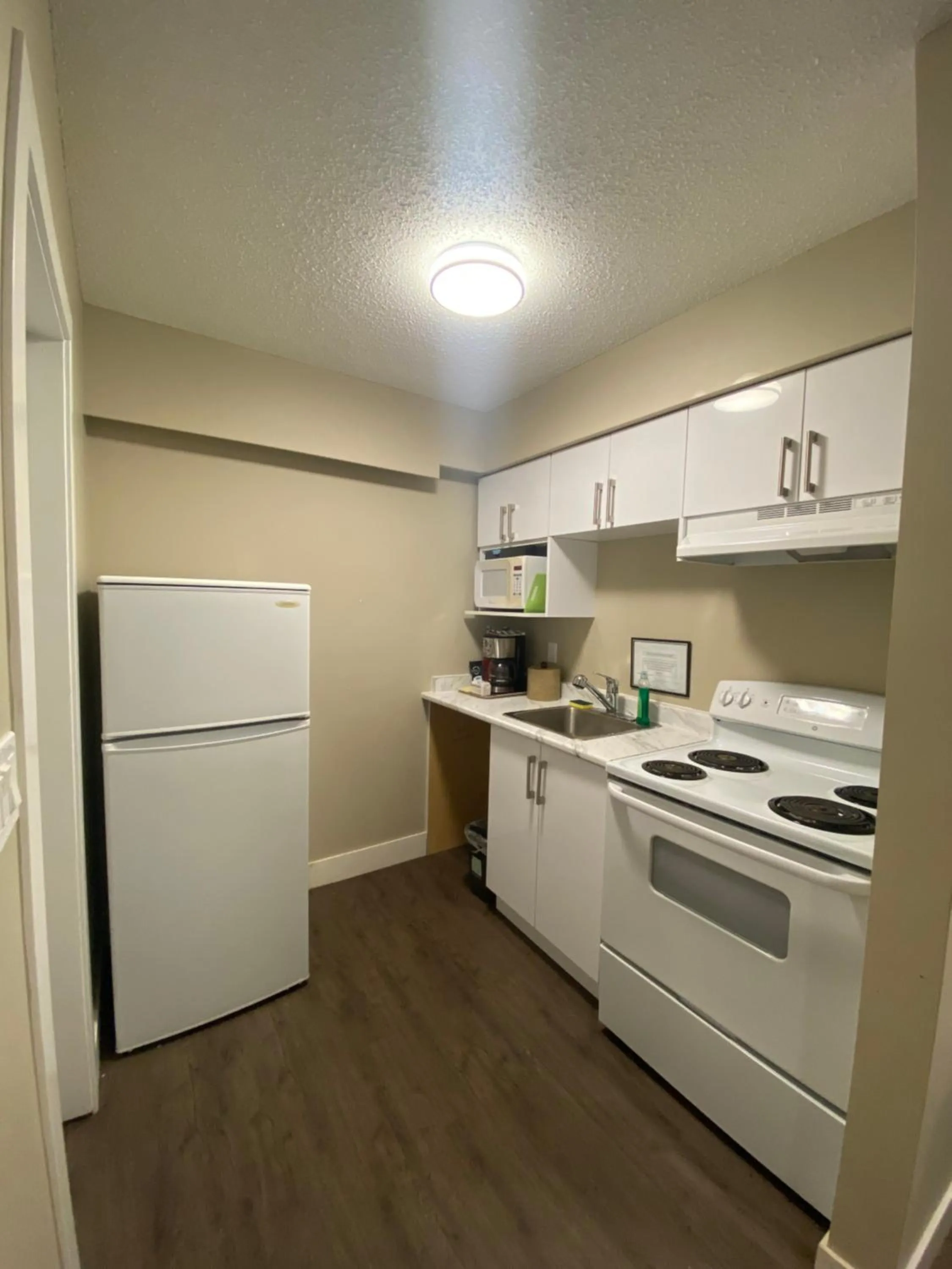 Kitchen or kitchenette in Imperial Motel