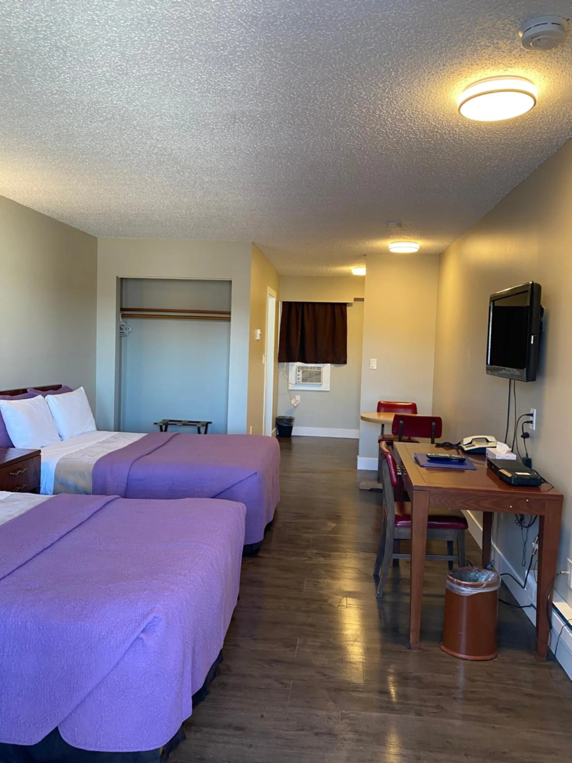 kitchen, Bed in Imperial Motel